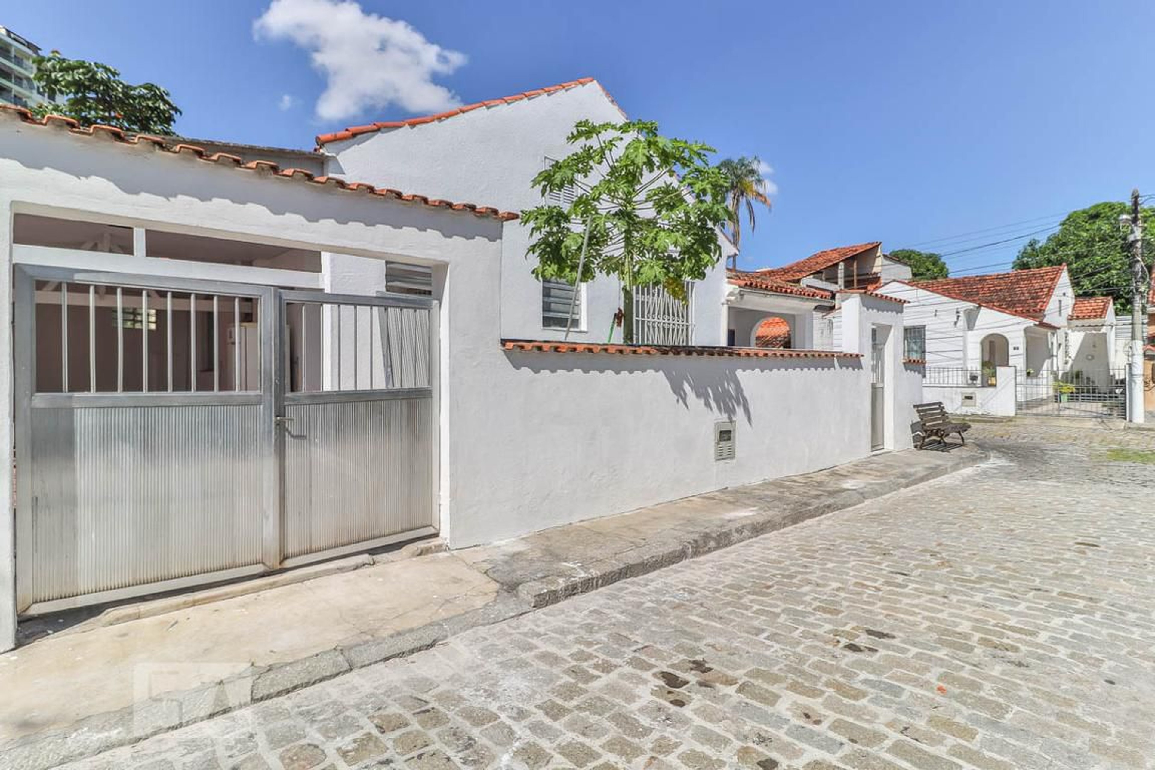 Fachada Condomínio em Rua José Silva, 162