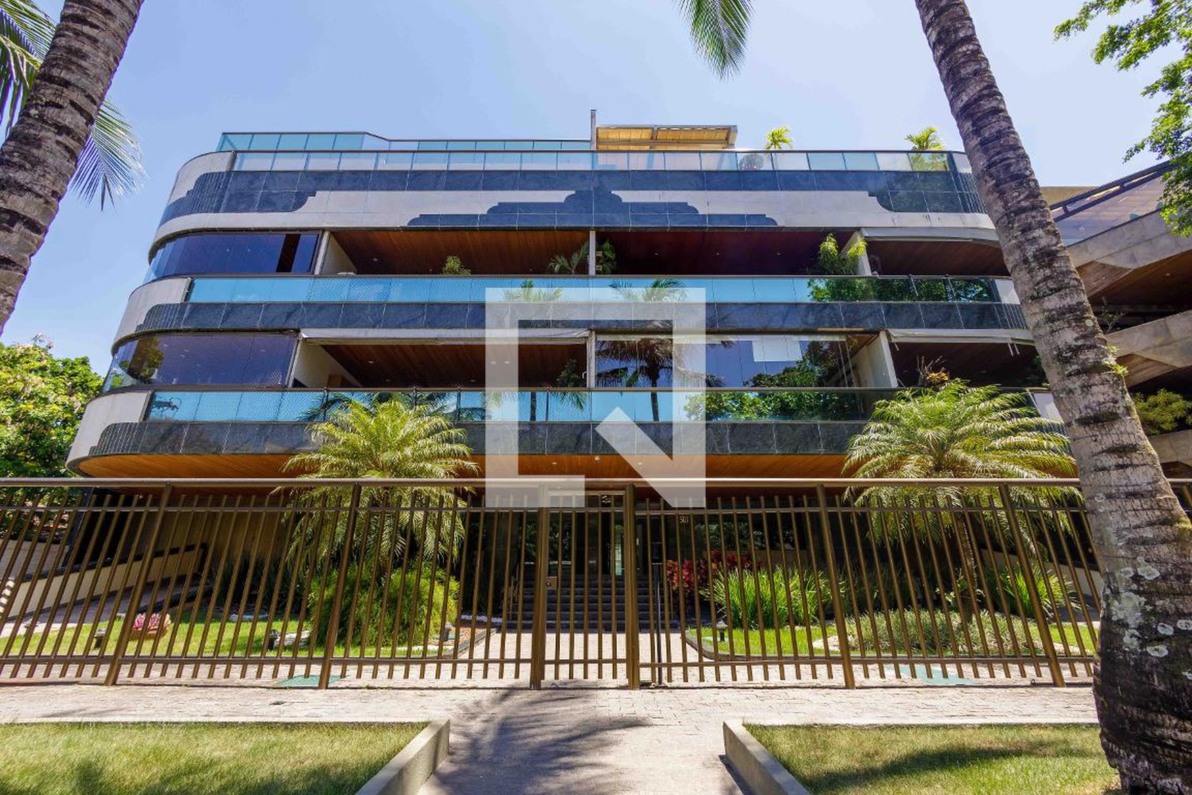 Fachada Condomínio em Avenida Monsenhor Ascâneo, 501