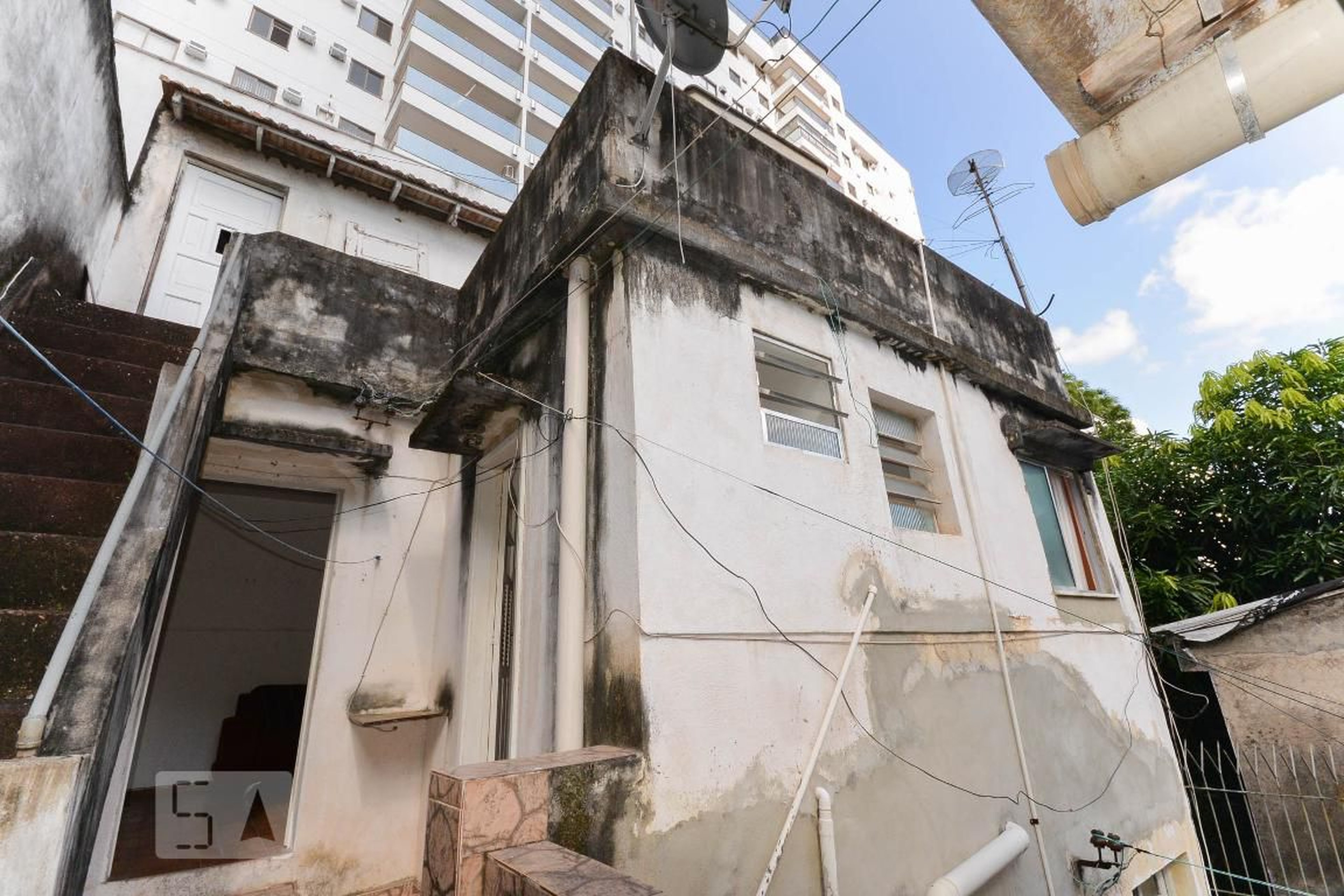 Fachada Condomínio em Travessa Matilde, 36