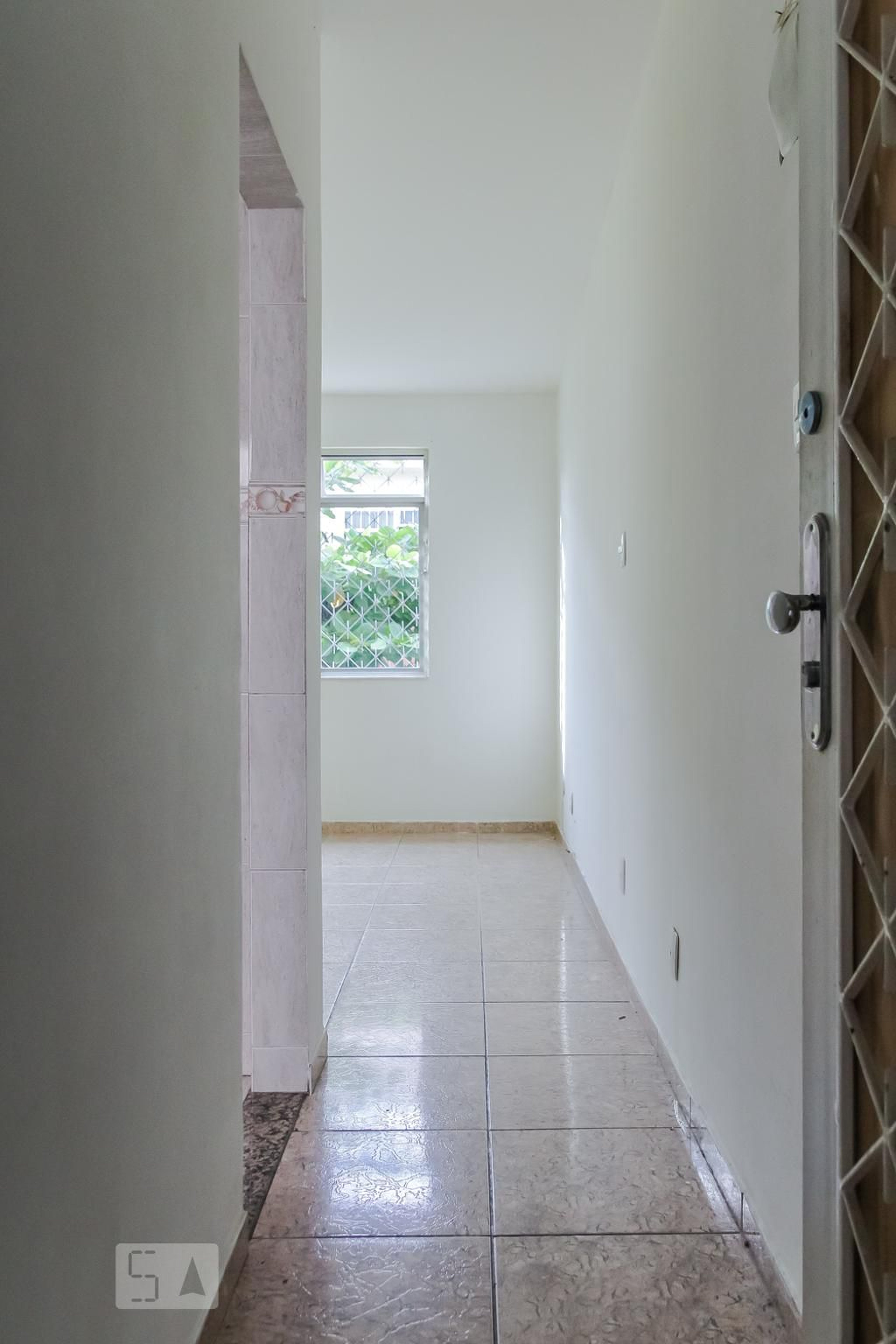 Hall de Entrada Condomínio em Rua Gustavo Augusto de Resende, 109