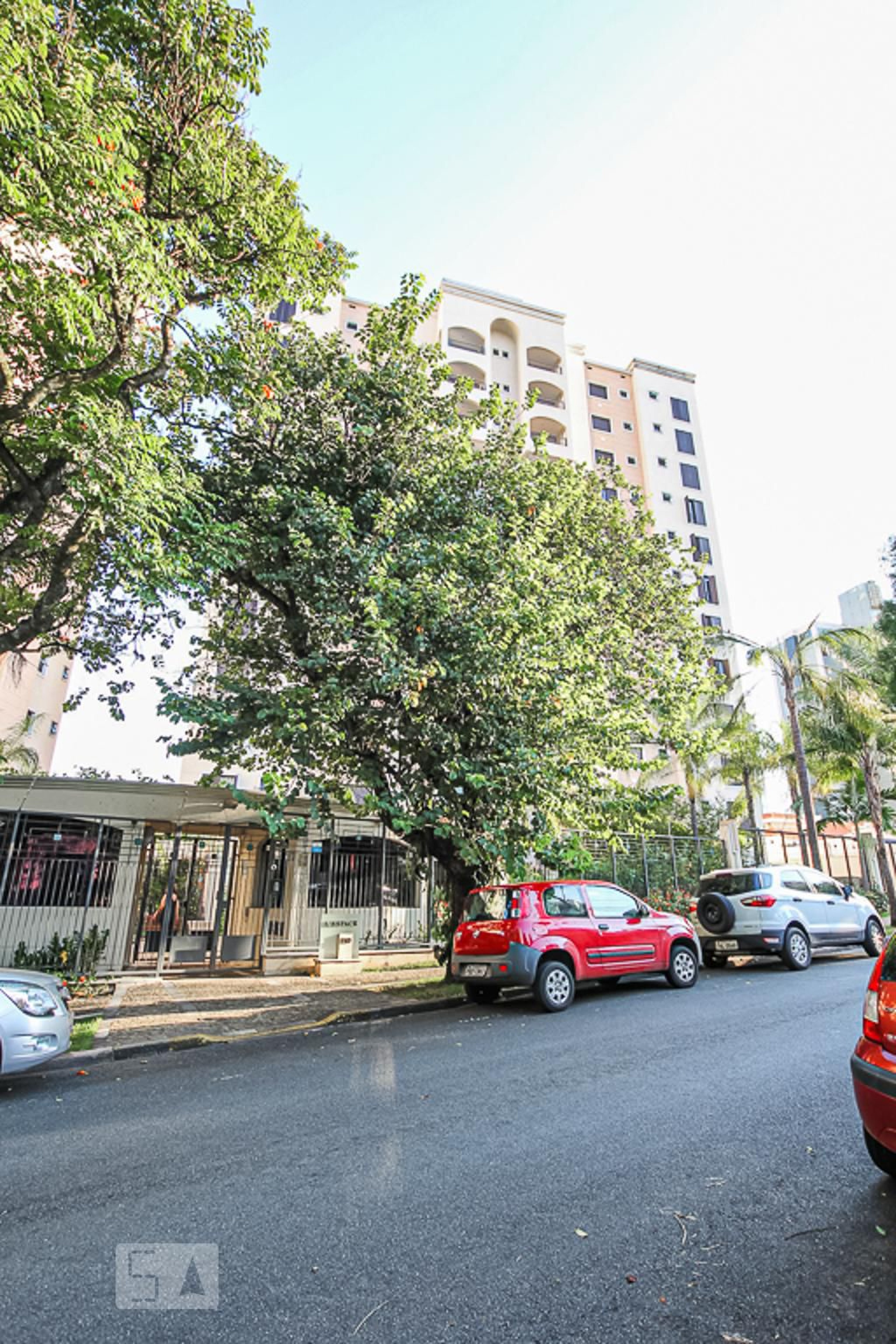 Fachada Condomínio em Rua Doutor Sampaio Ferraz, 750