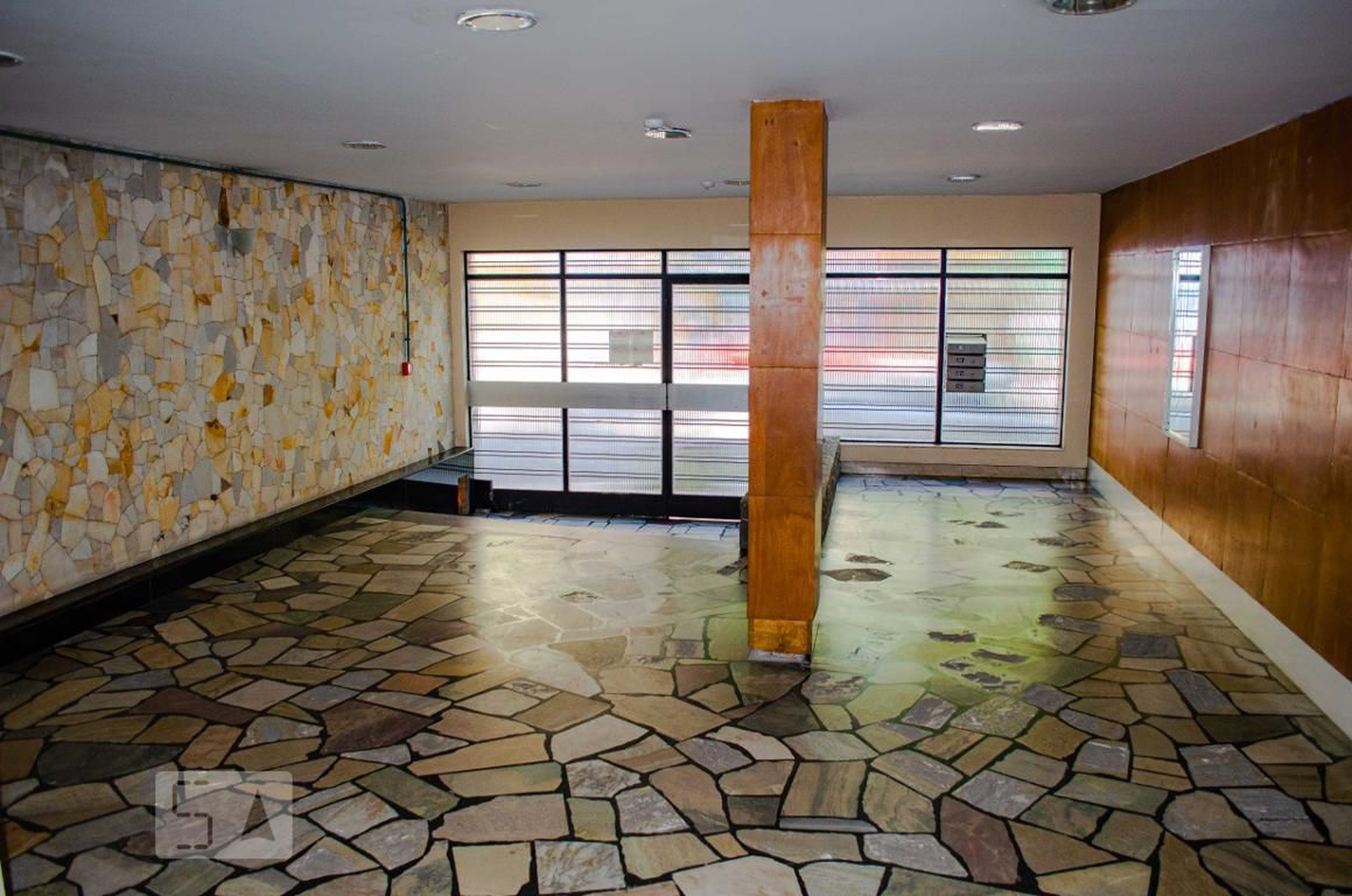 Hall de Entrada Condomínio em Rua Ramiro Barcelos, 1994 