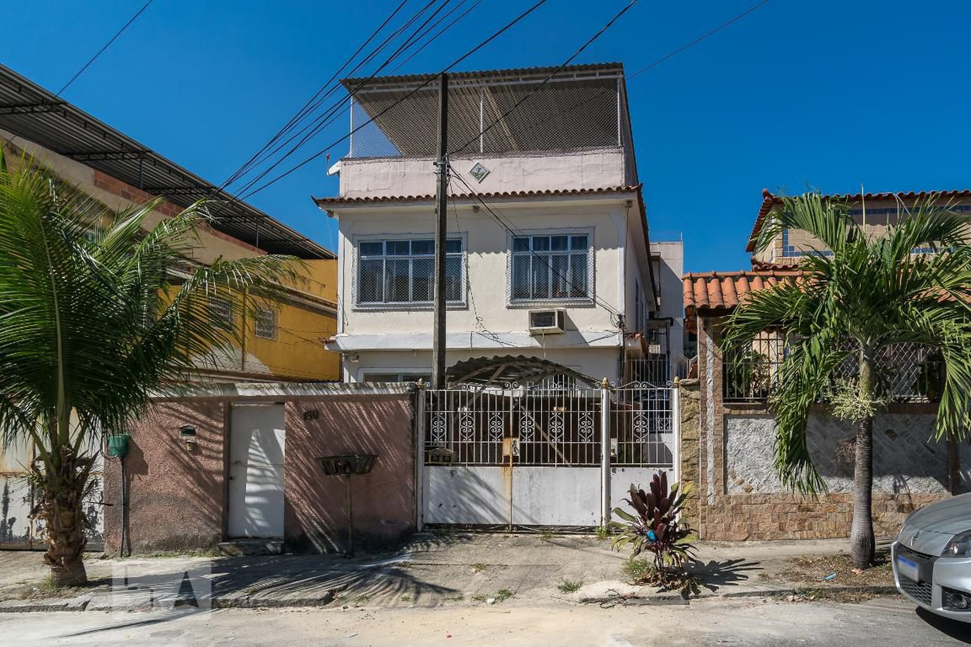 Fachada Condomínio em Rua Professor Oscár Clark, 180