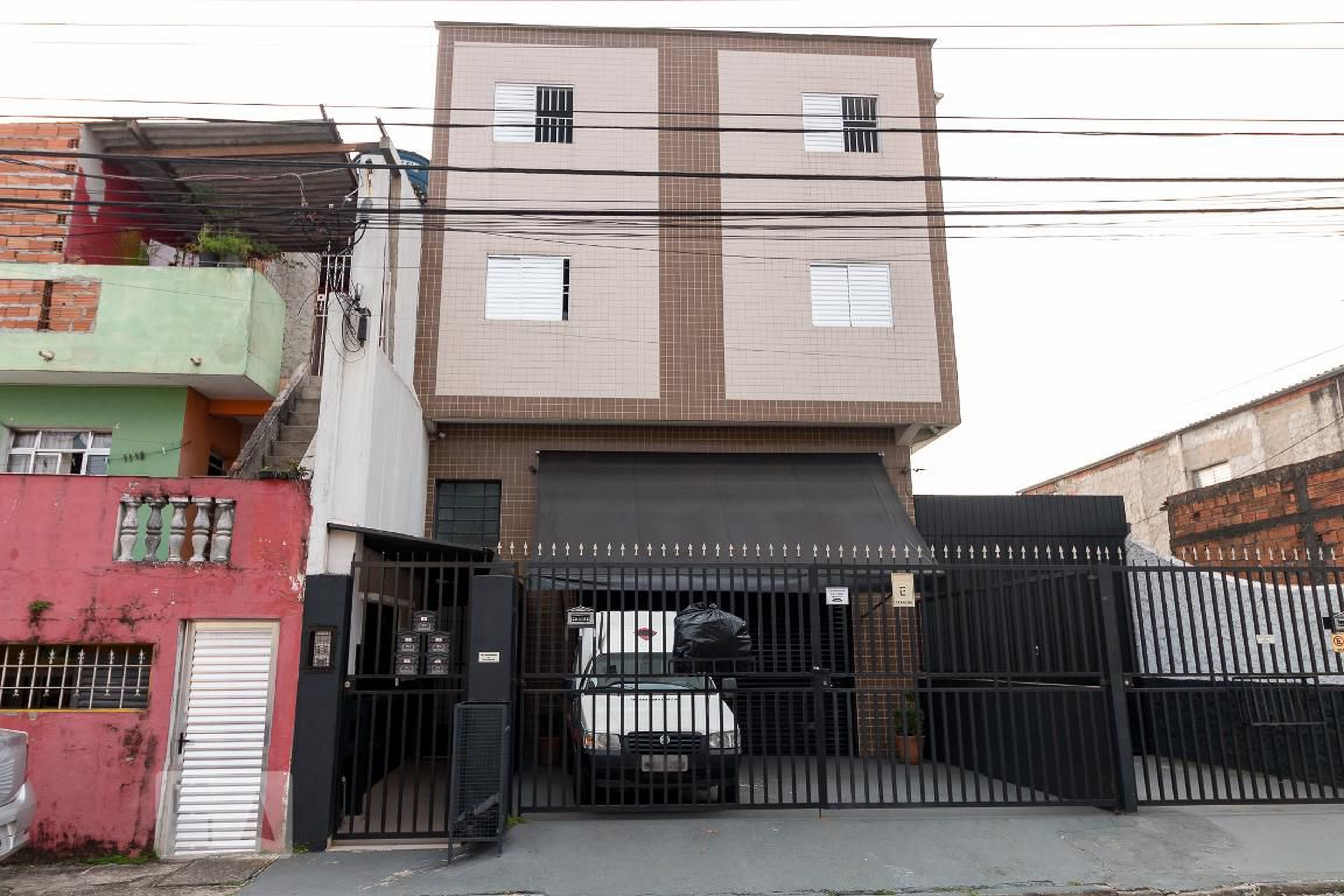 Fachada do prédio Condomínio em Rua Dona Dica, 674