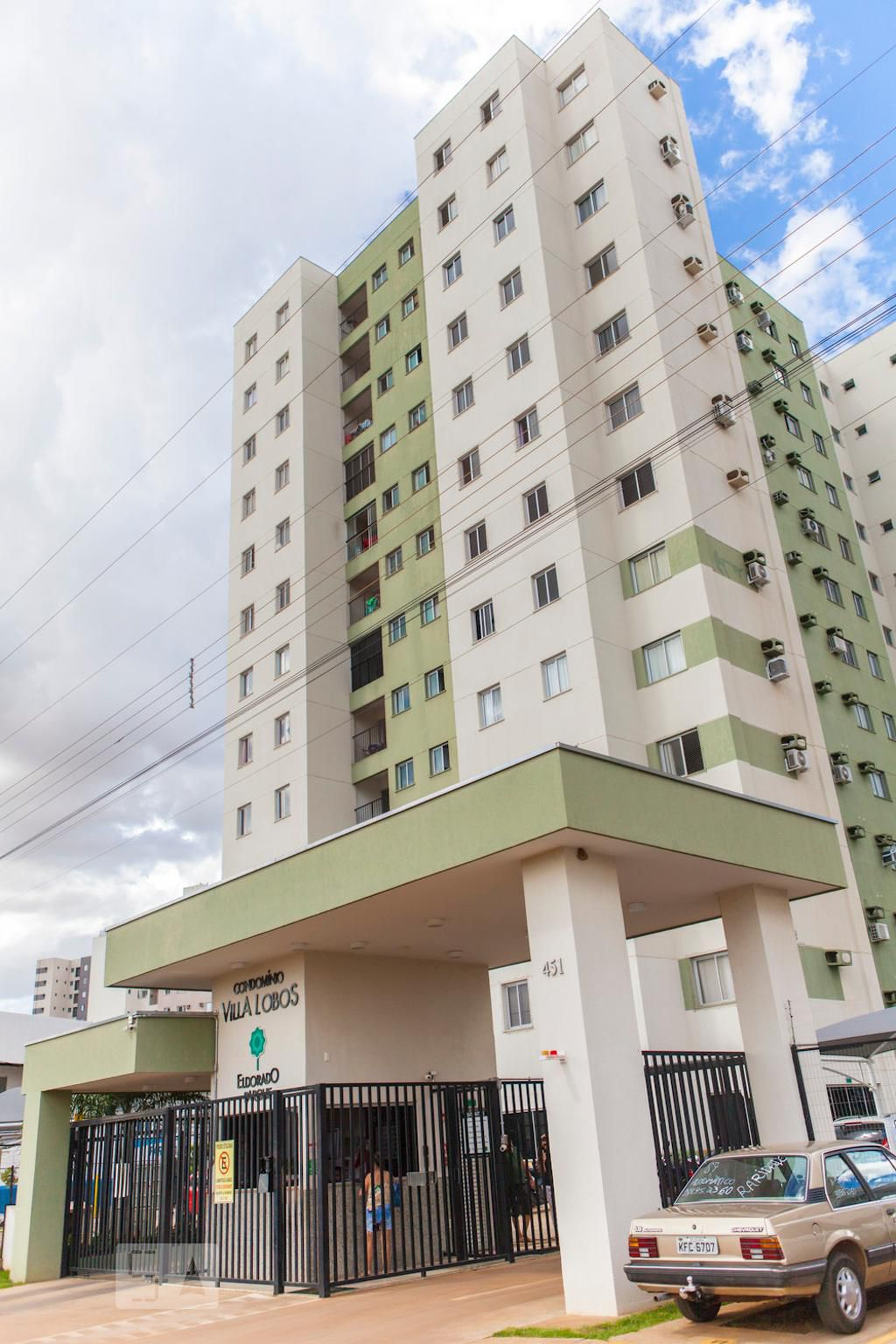 Fachada Condomínio em Rua Gladiolo, 196