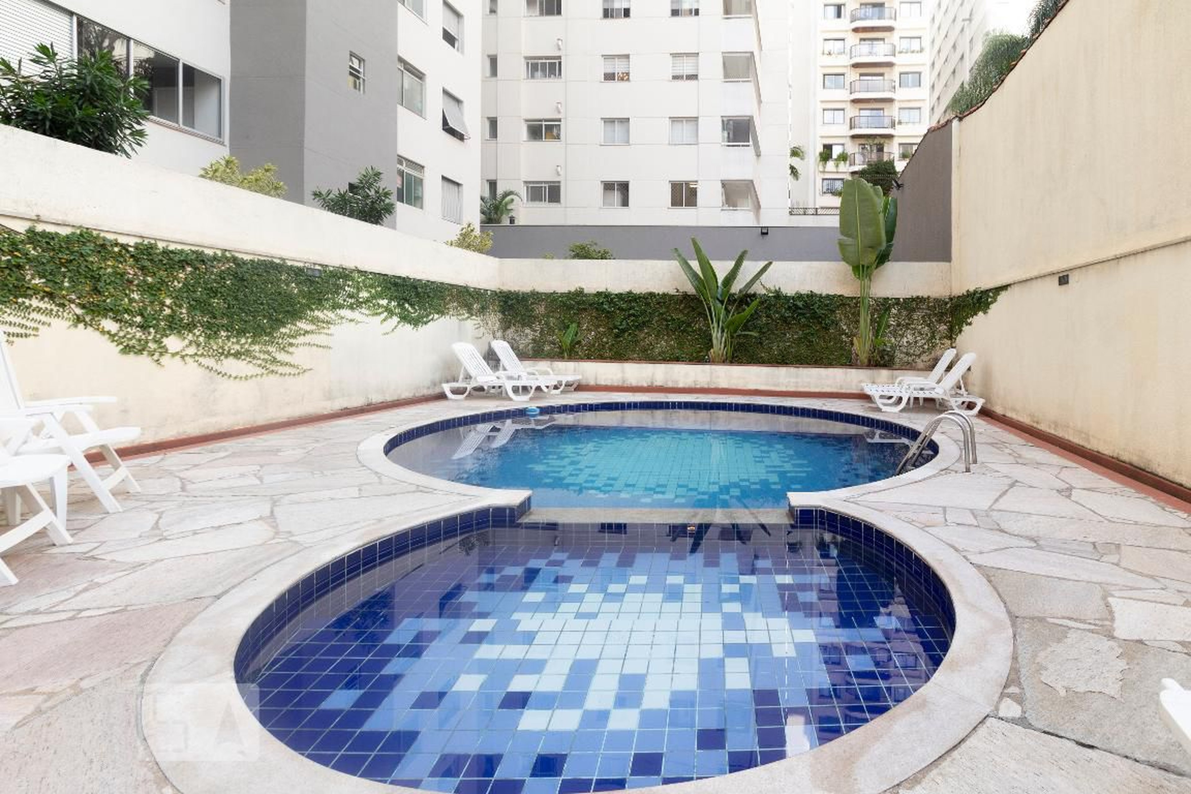 Piscina - Edifício Chateau Du Blois