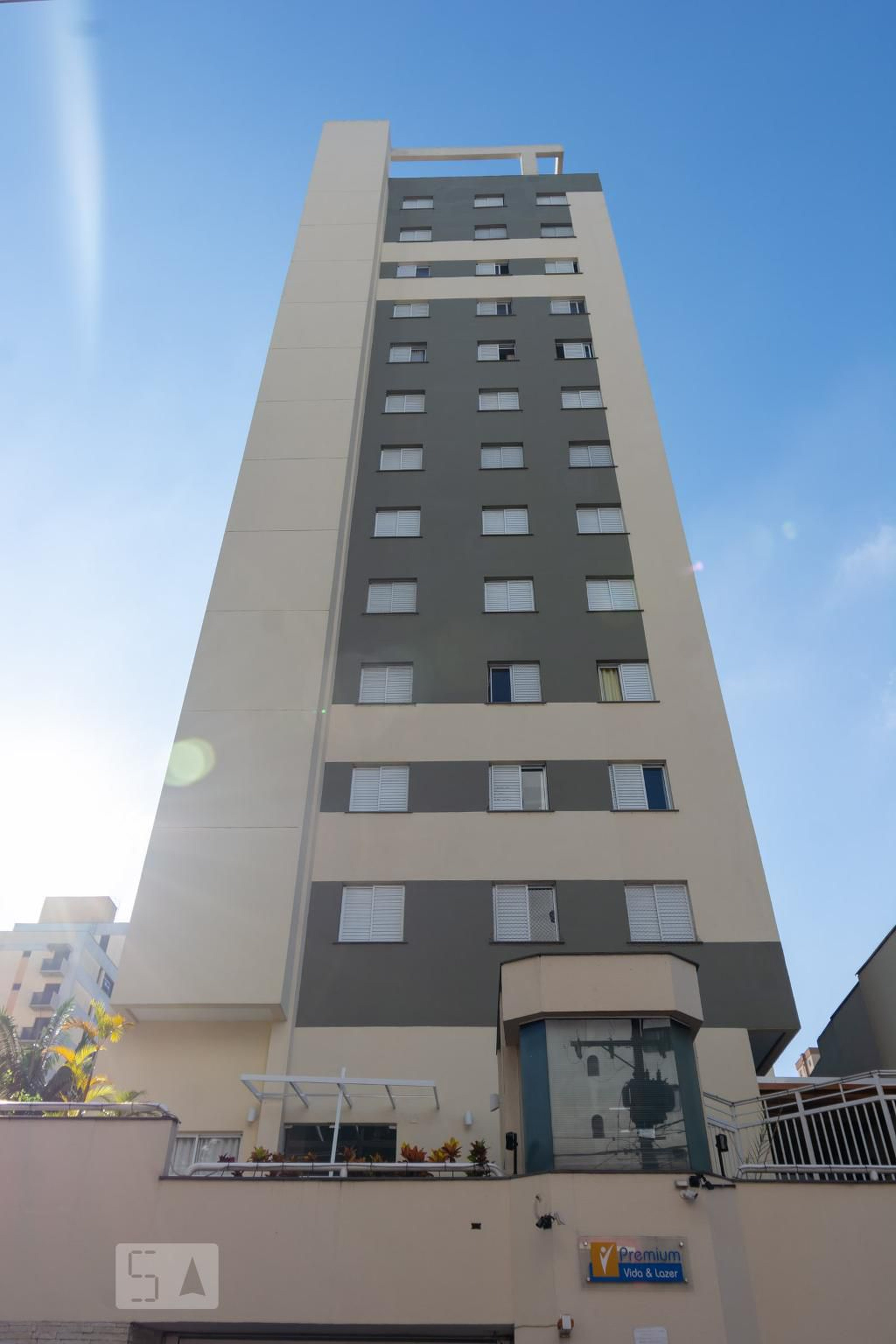 Fachada do Condomínio Edifício Premium