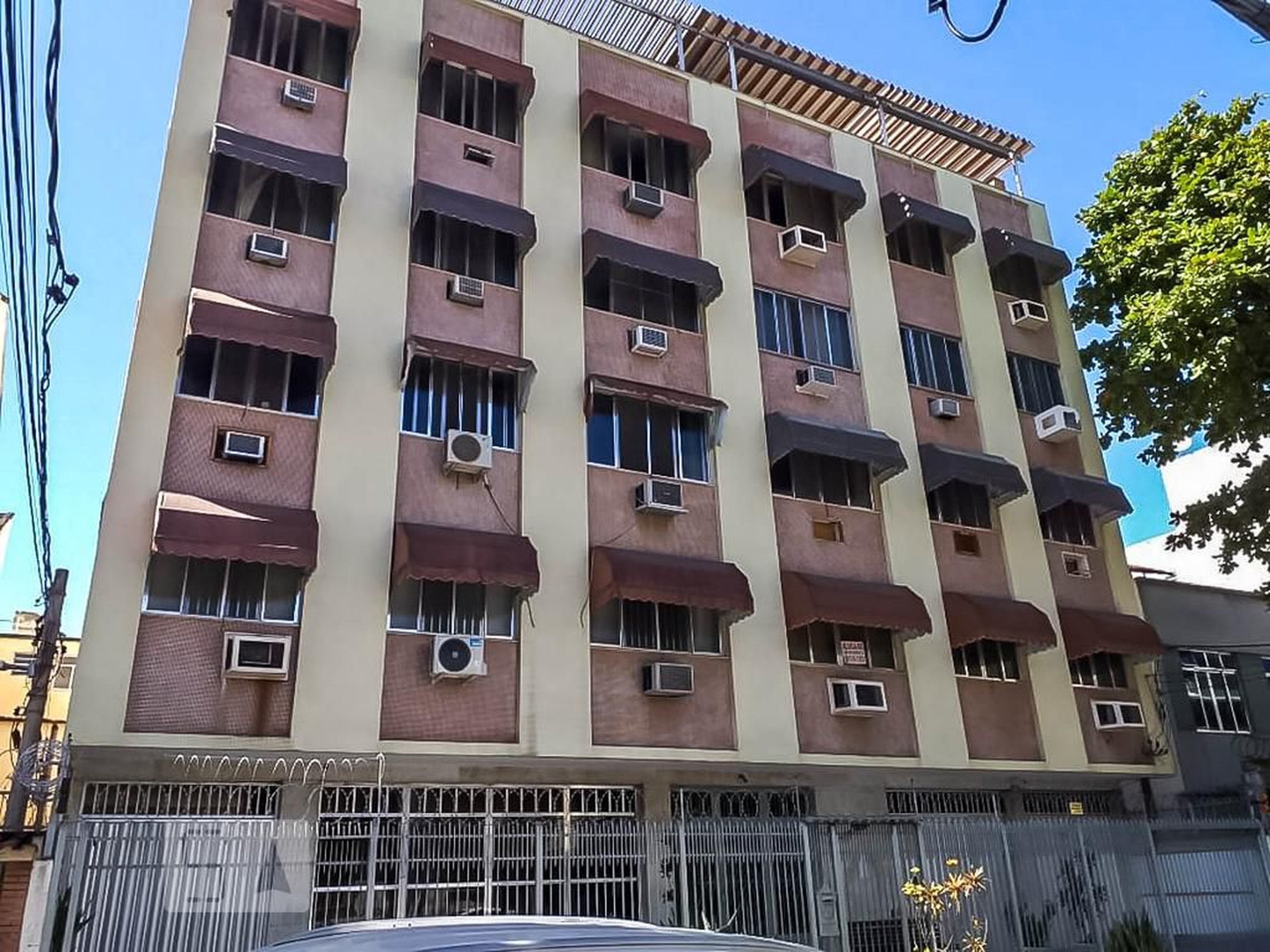 Fachada Condomínio em Rua Gonzaga Bastos, 422