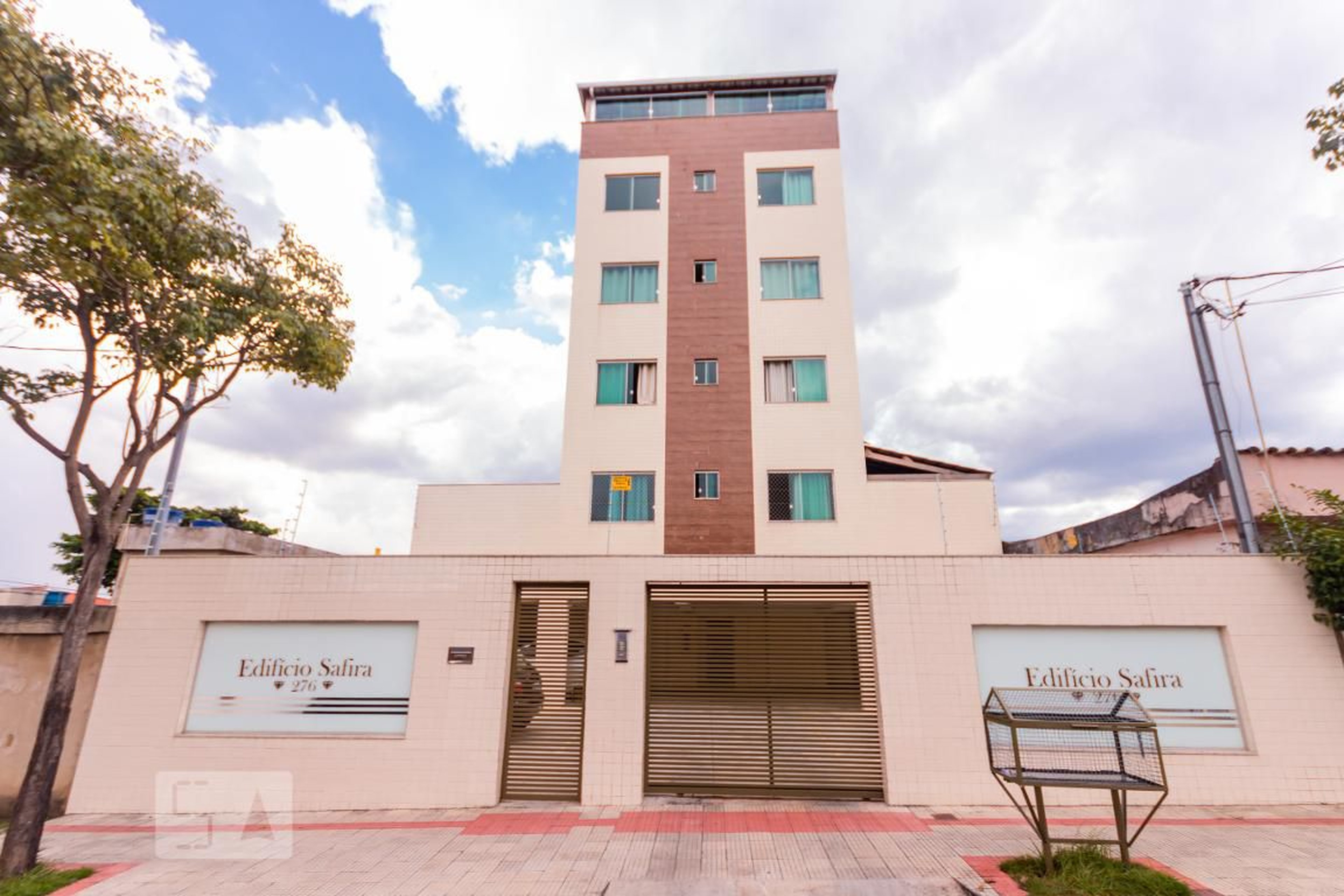 Fachada Condomínio em Rua Pedra da Mata, 276