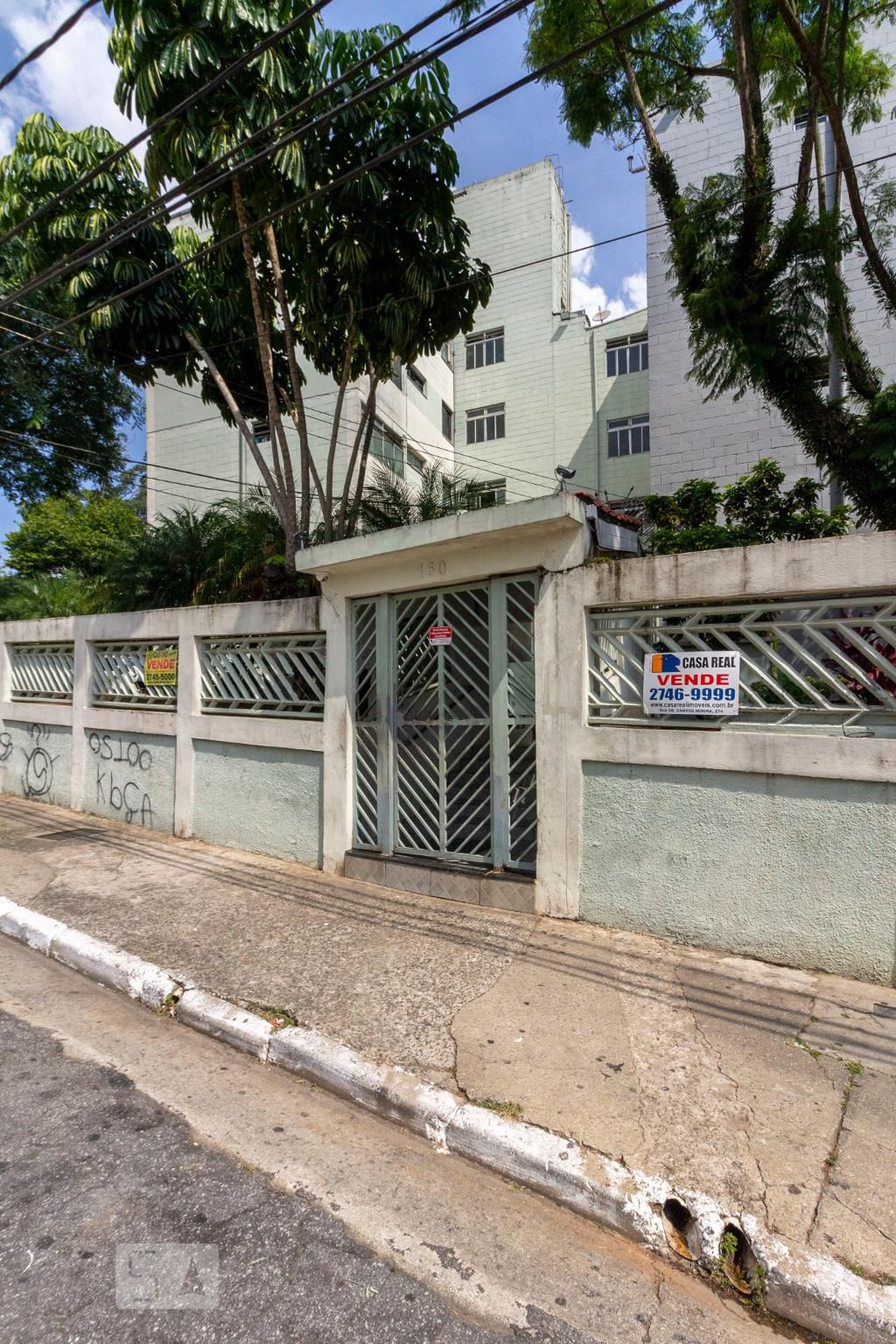 Fachada Condomínio em Rua Padre Jerônimo Machado, 160