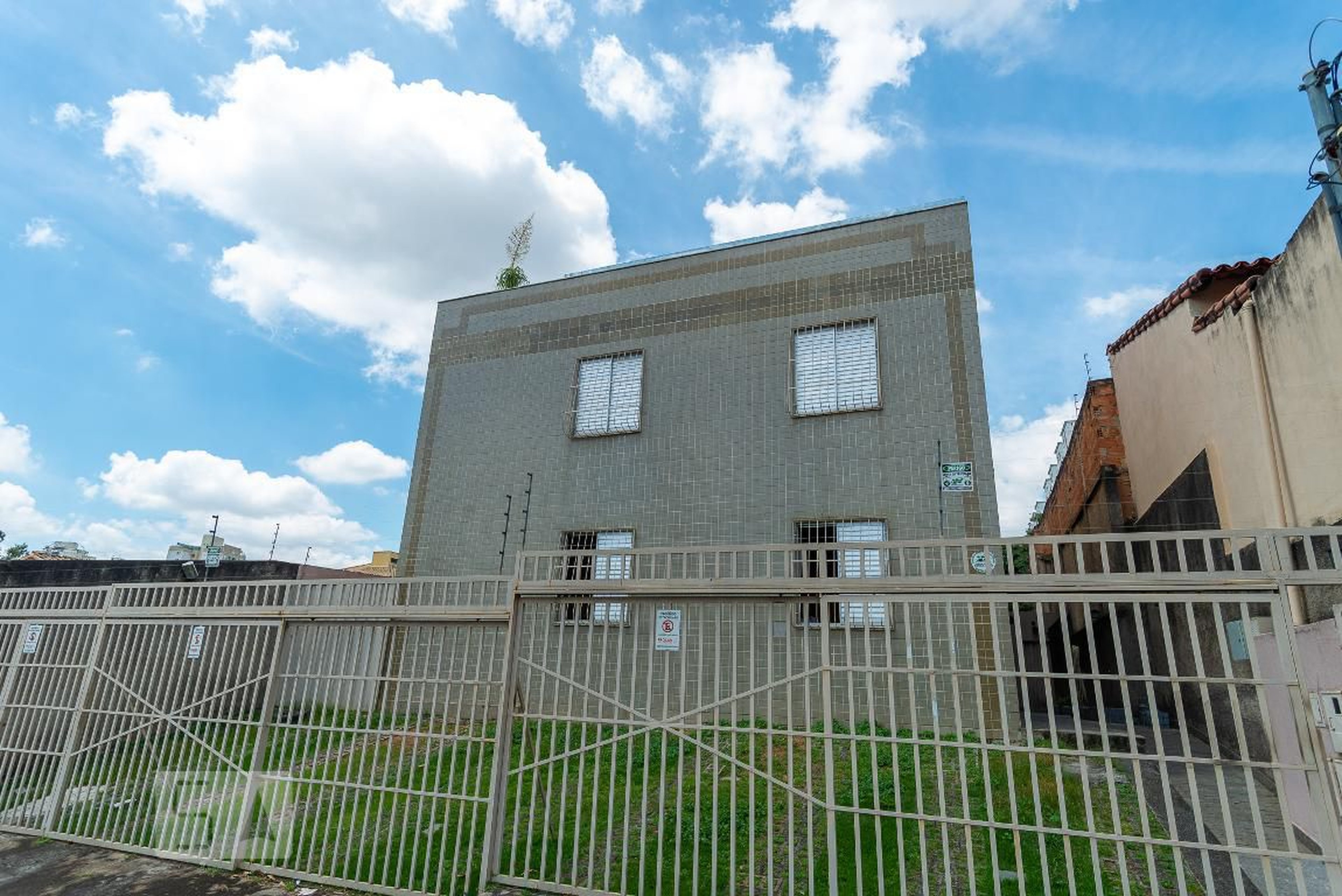 Fachada do Prédio Condomínio em Rua Castelo Évora, 43