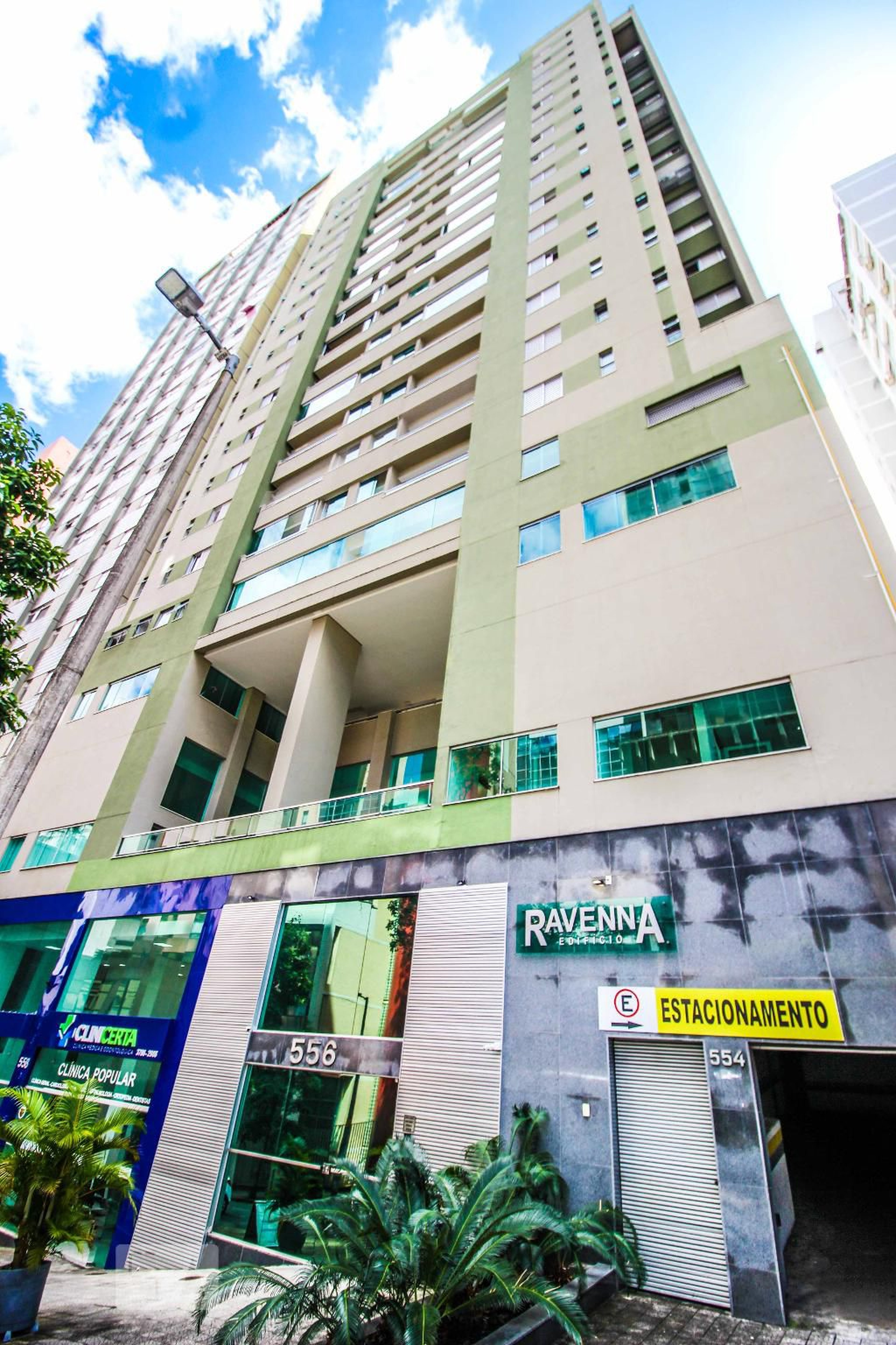 Fachada do Condomínio Edifício Ravenna