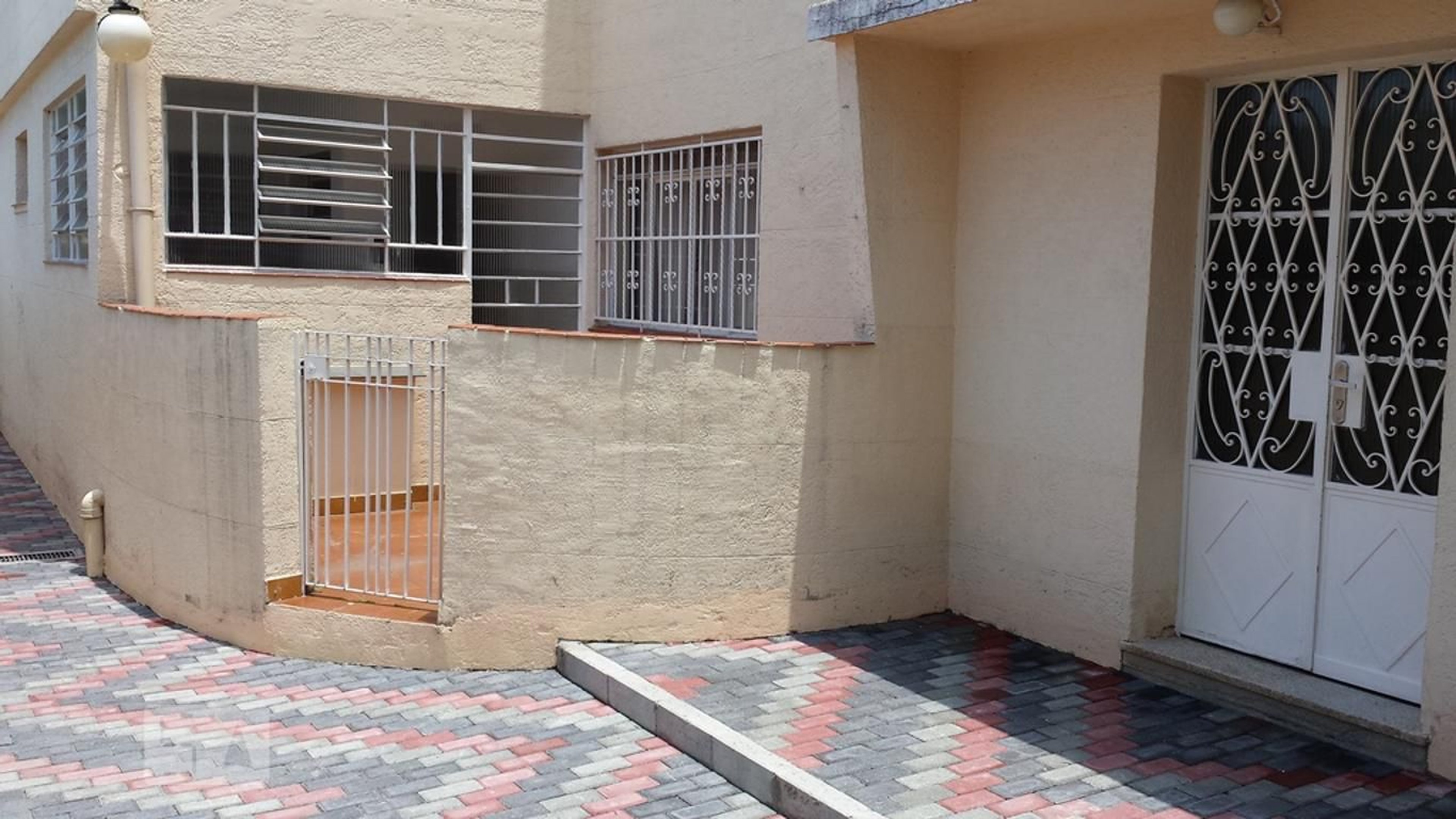 Fachada Condomínio em Rua Mariano Procópio, 682