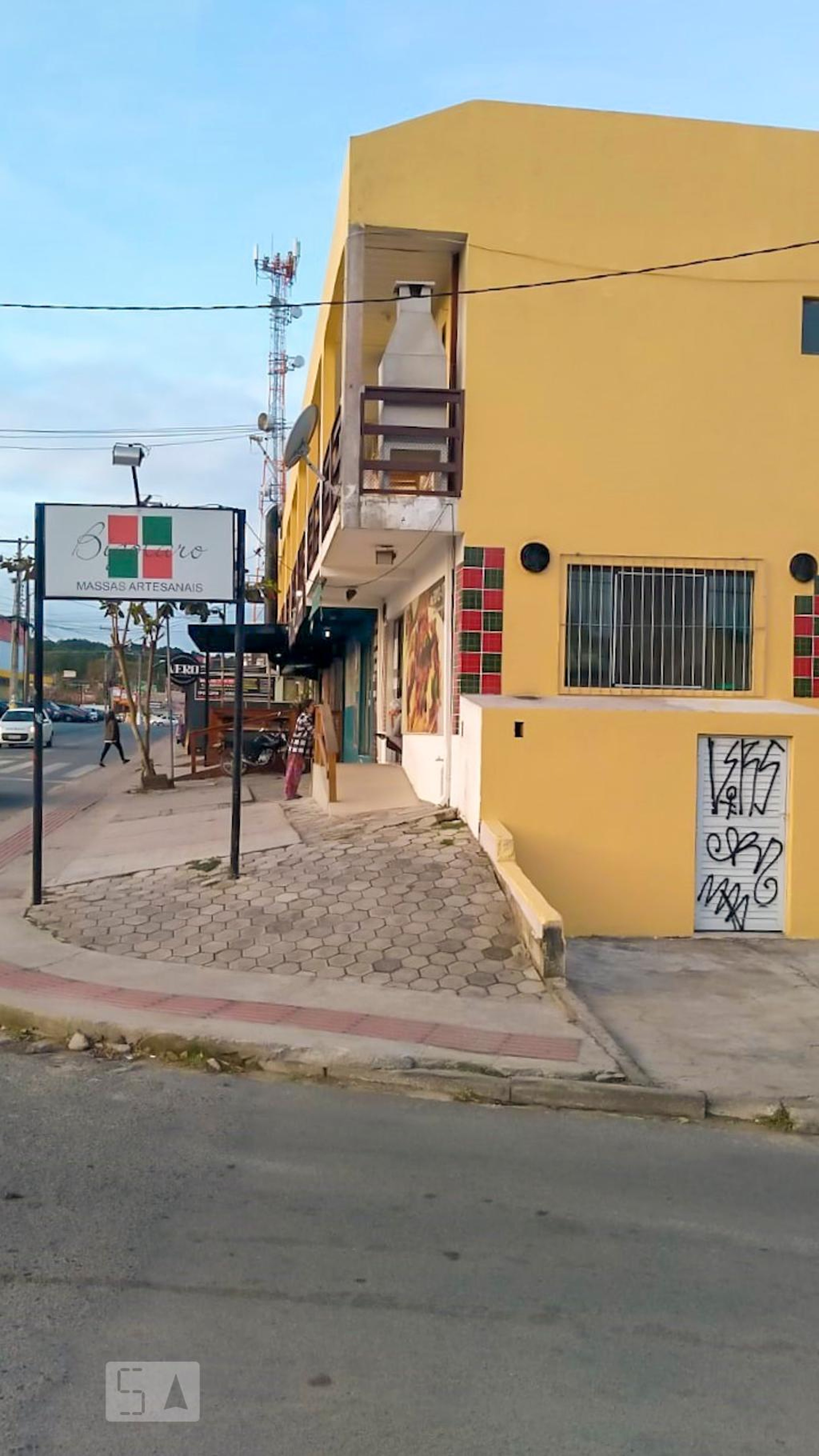 Fachada Condomínio em Rua do Gramal, 113