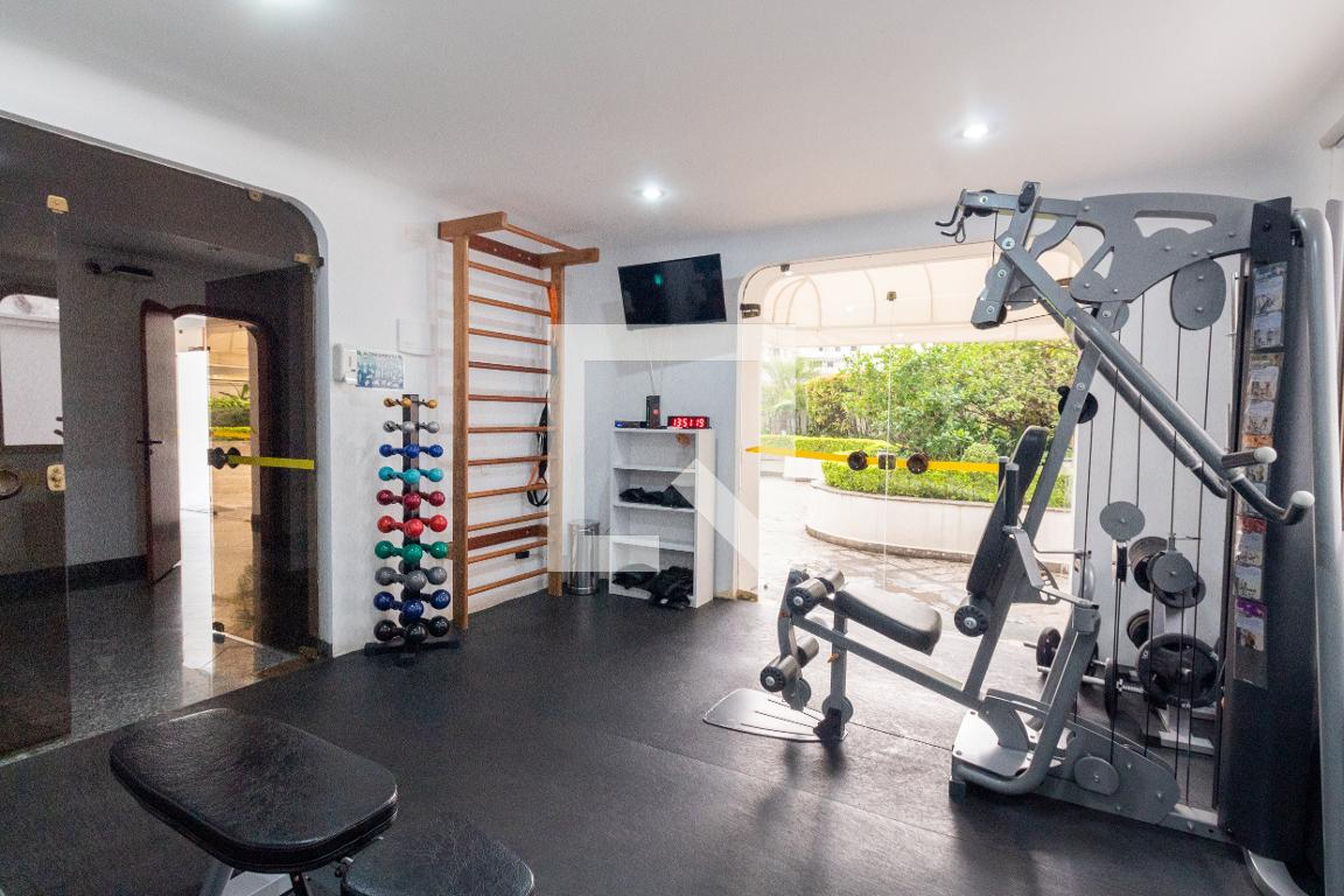 Academia - Theo Palace