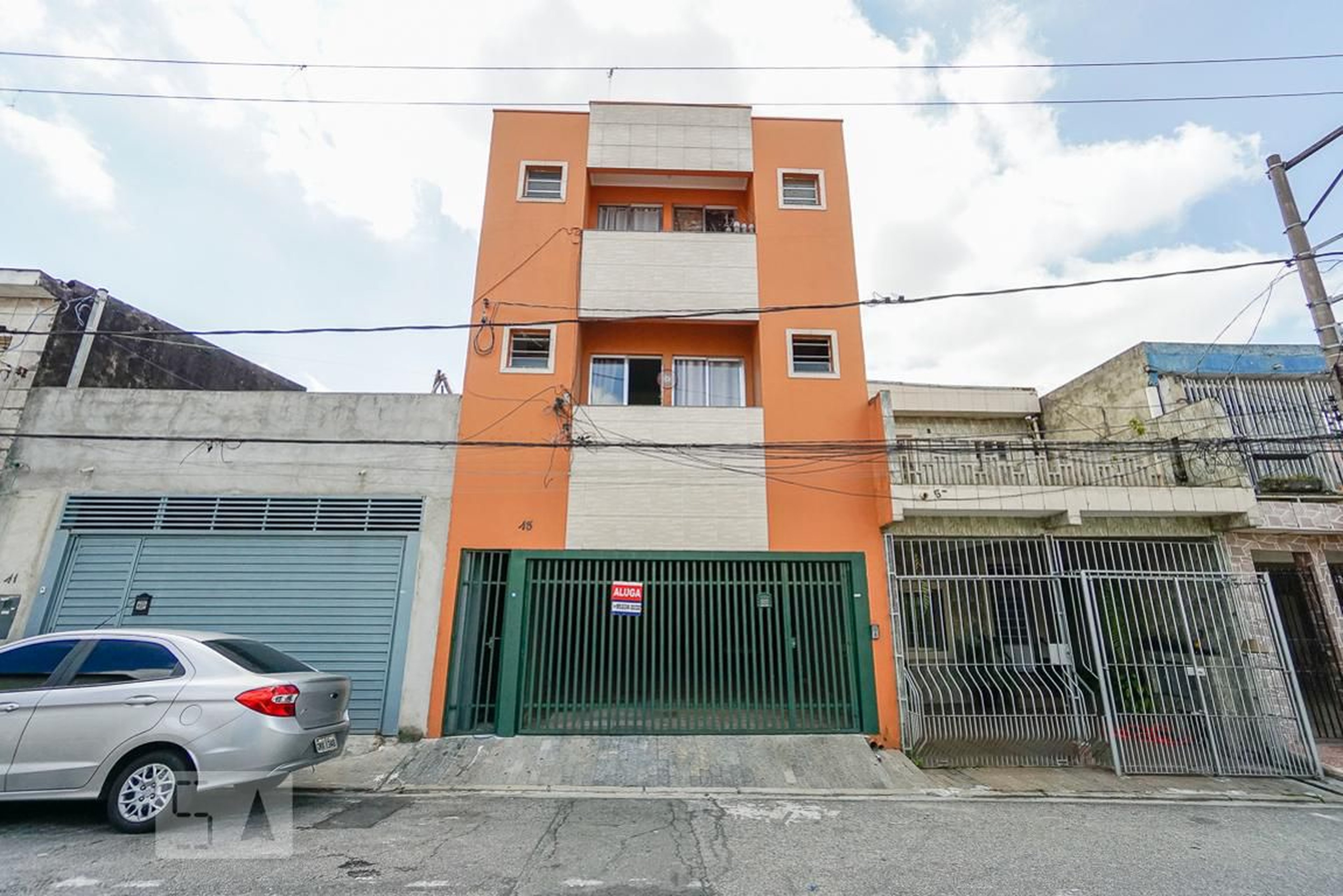 Fachada Condomínio em Rua Lucinda Gomes Barreto, 45