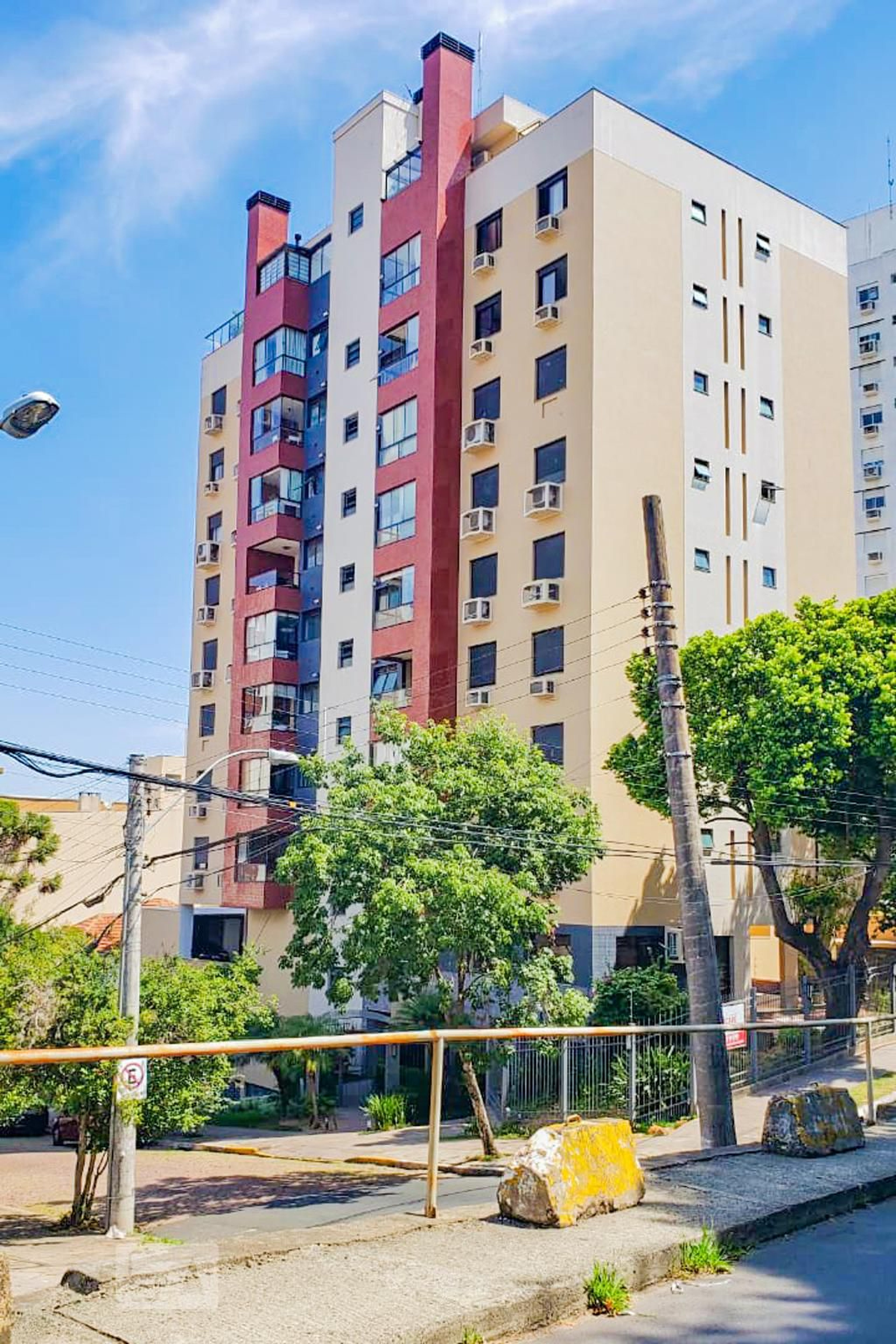 Prédio Condomínio em Rua Professor Duplan, 154