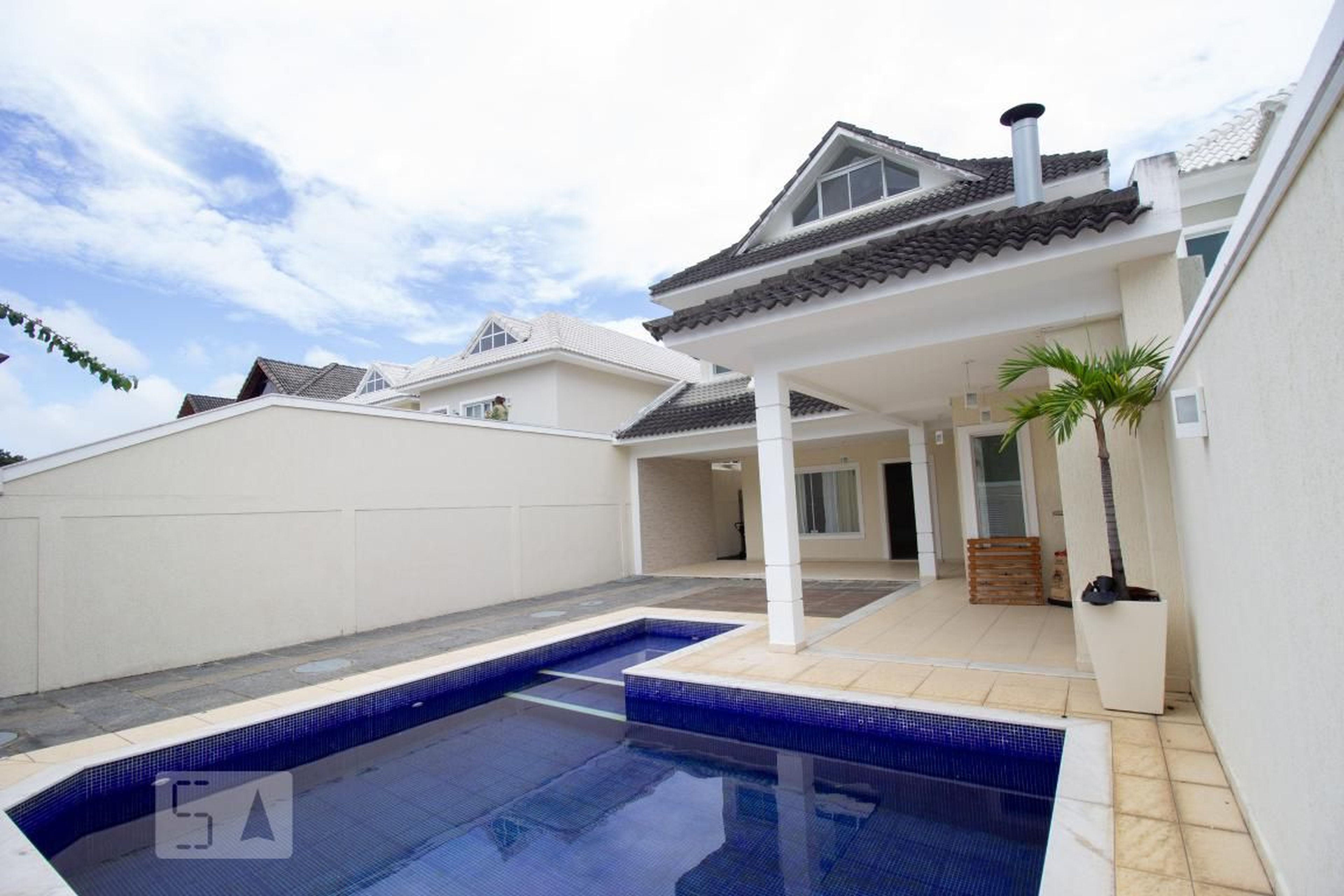 Piscina Condomínio em Rua Luís Orlando Cardoso, 737