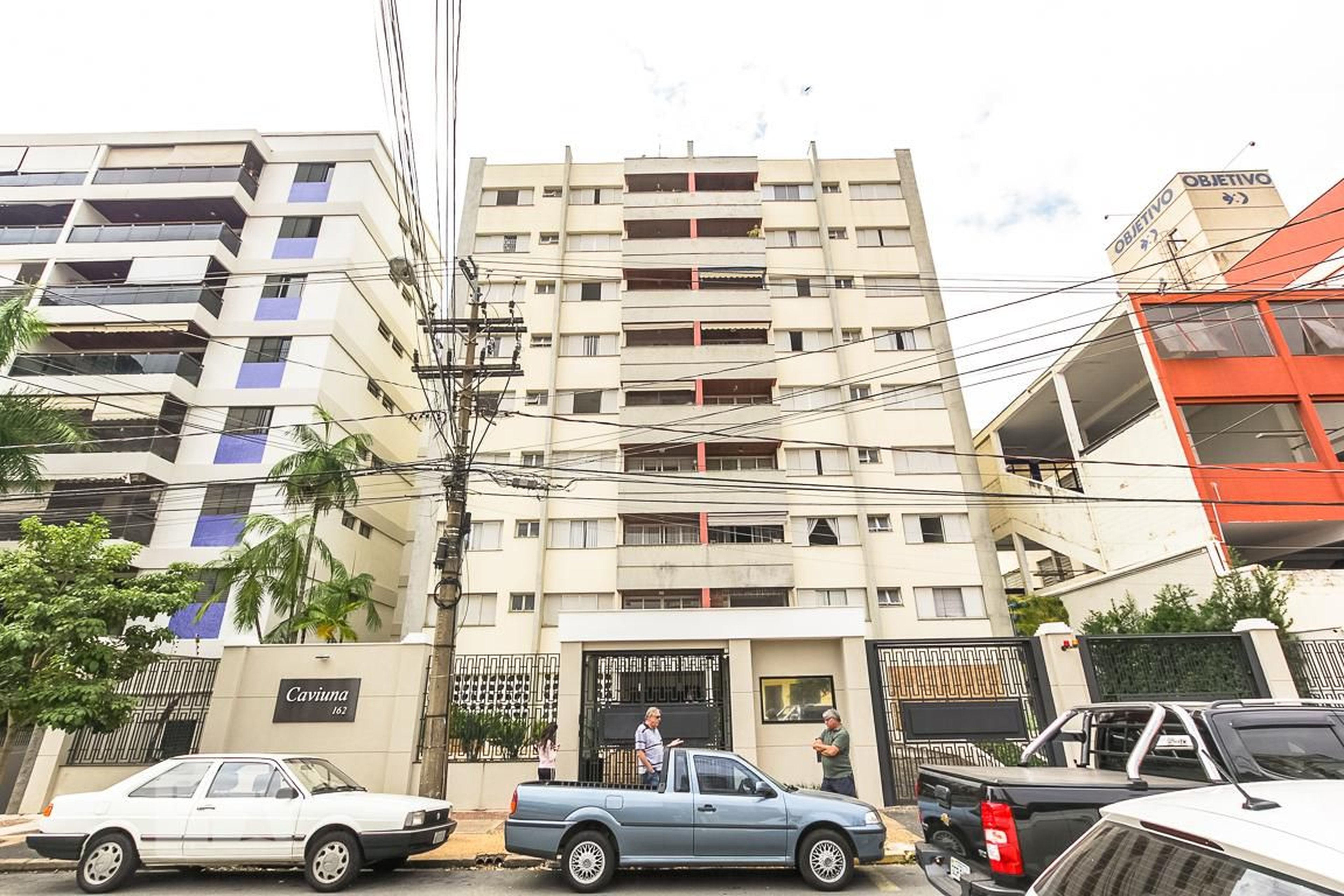 Fachada Condomínio em Rua Comendador Querubim Uriel, 162