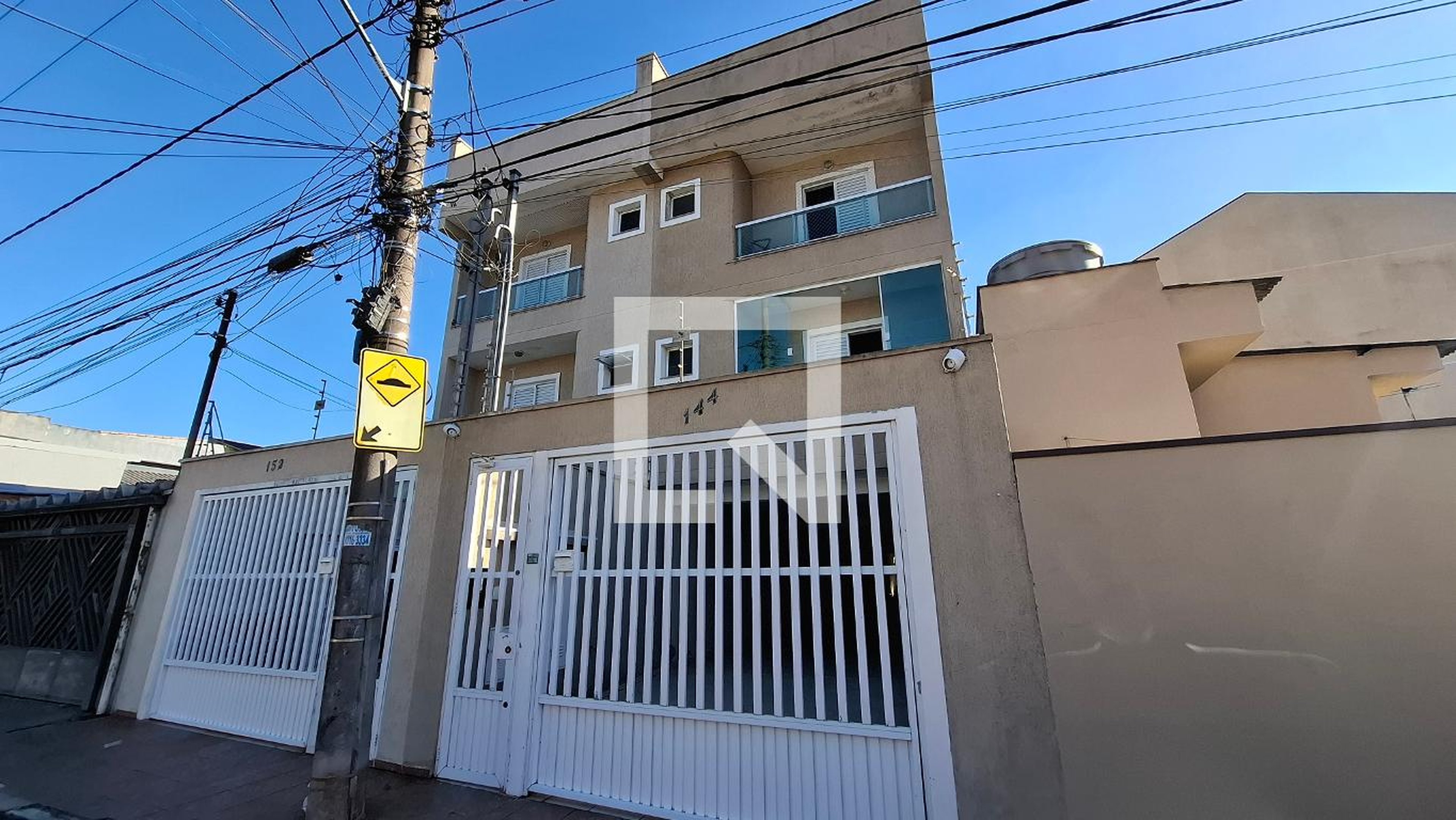 Fachada Condomínio em Rua Doutor Mayera, 144