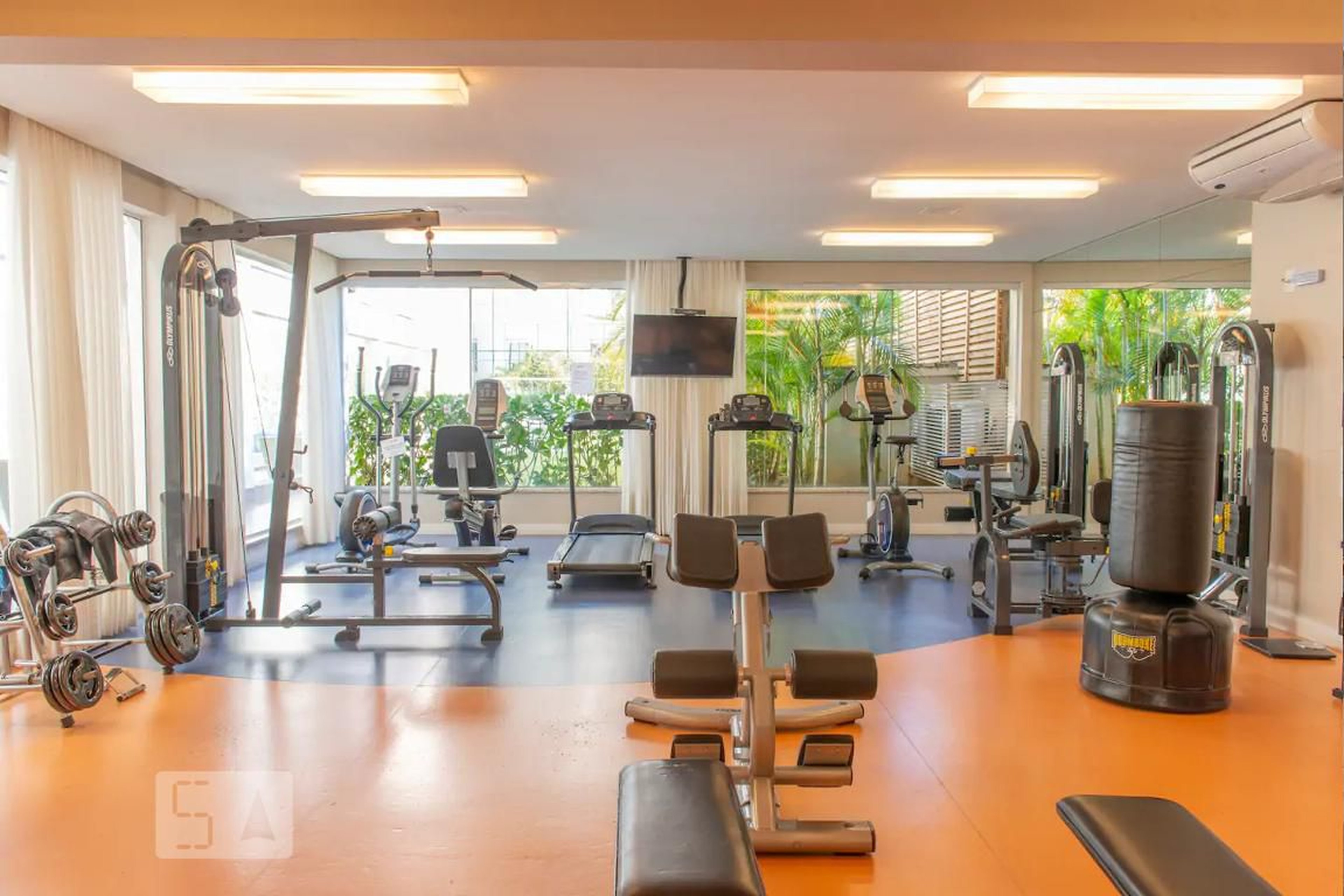 Academia - Plaza Saint Tropez