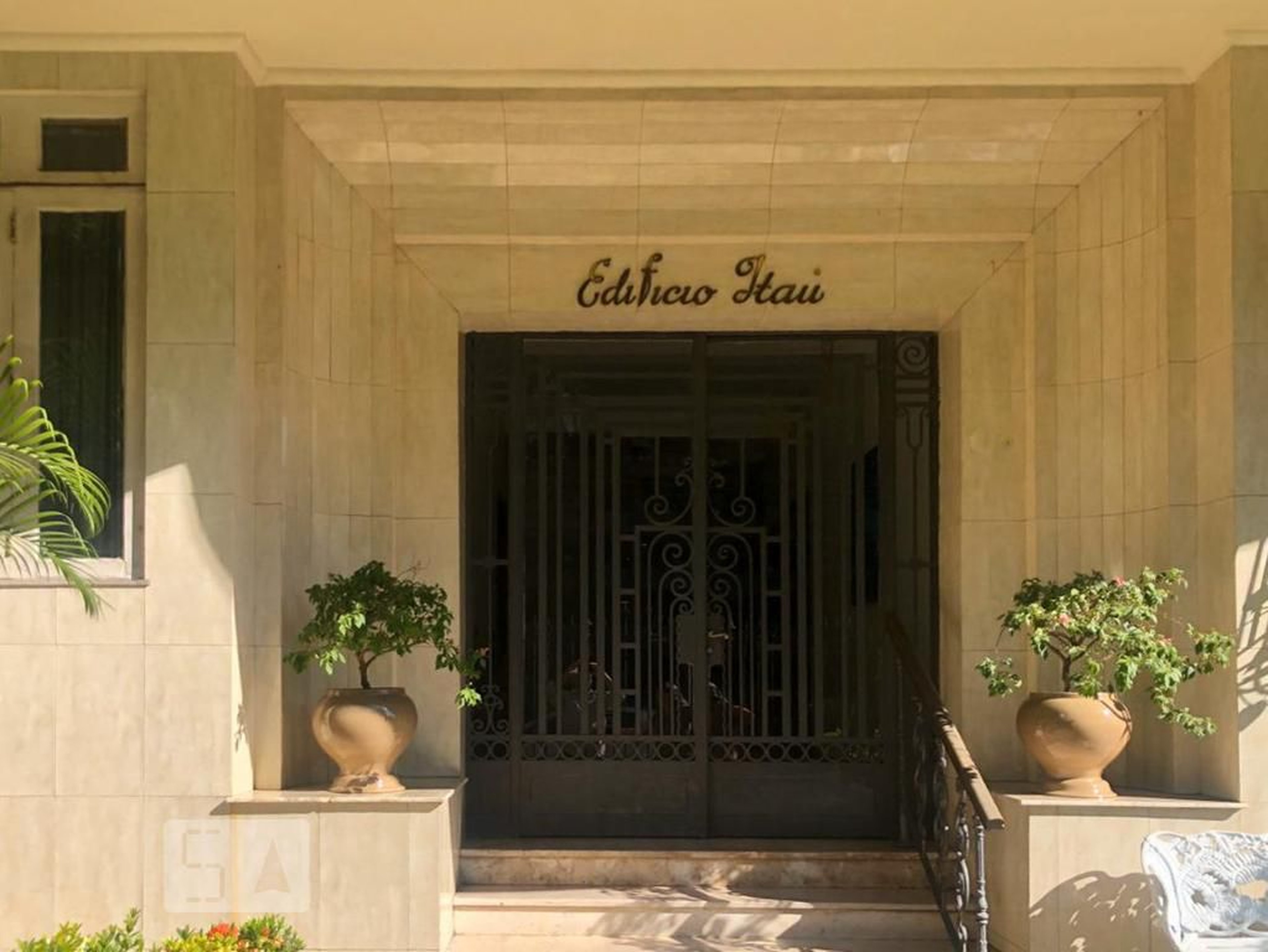 Entrada do Prédio - Itau