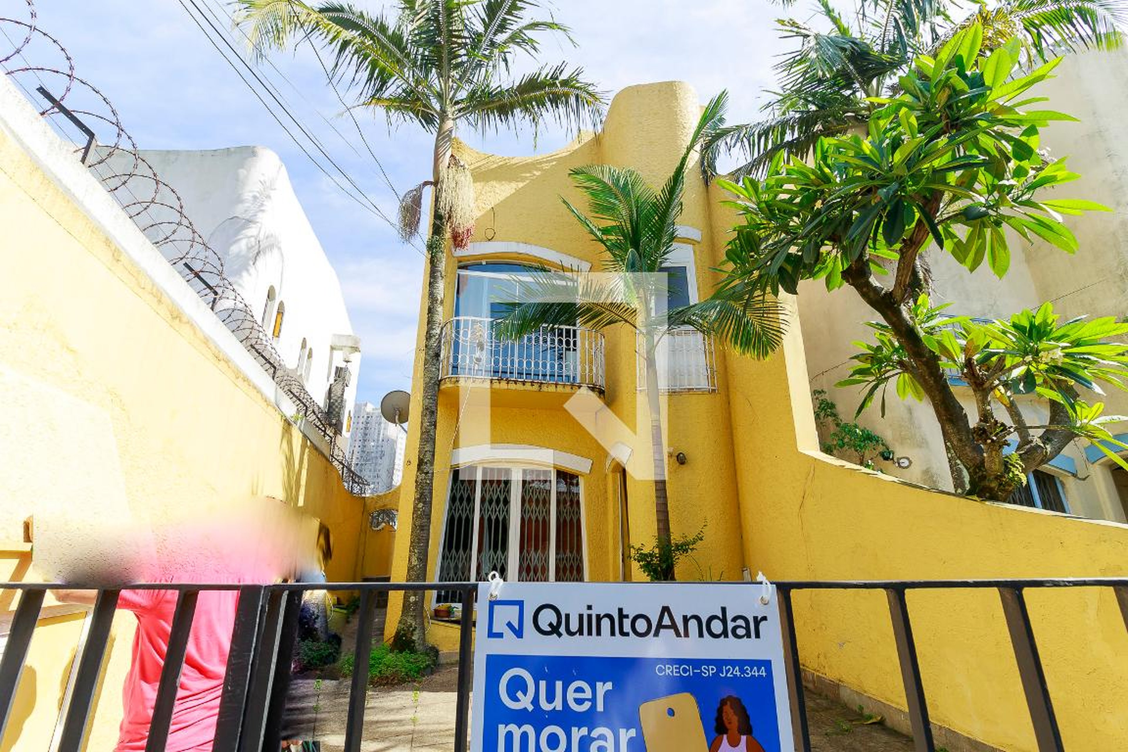 Fachada Condomínio em Rua Tertuliano Branco de Miranda, 220