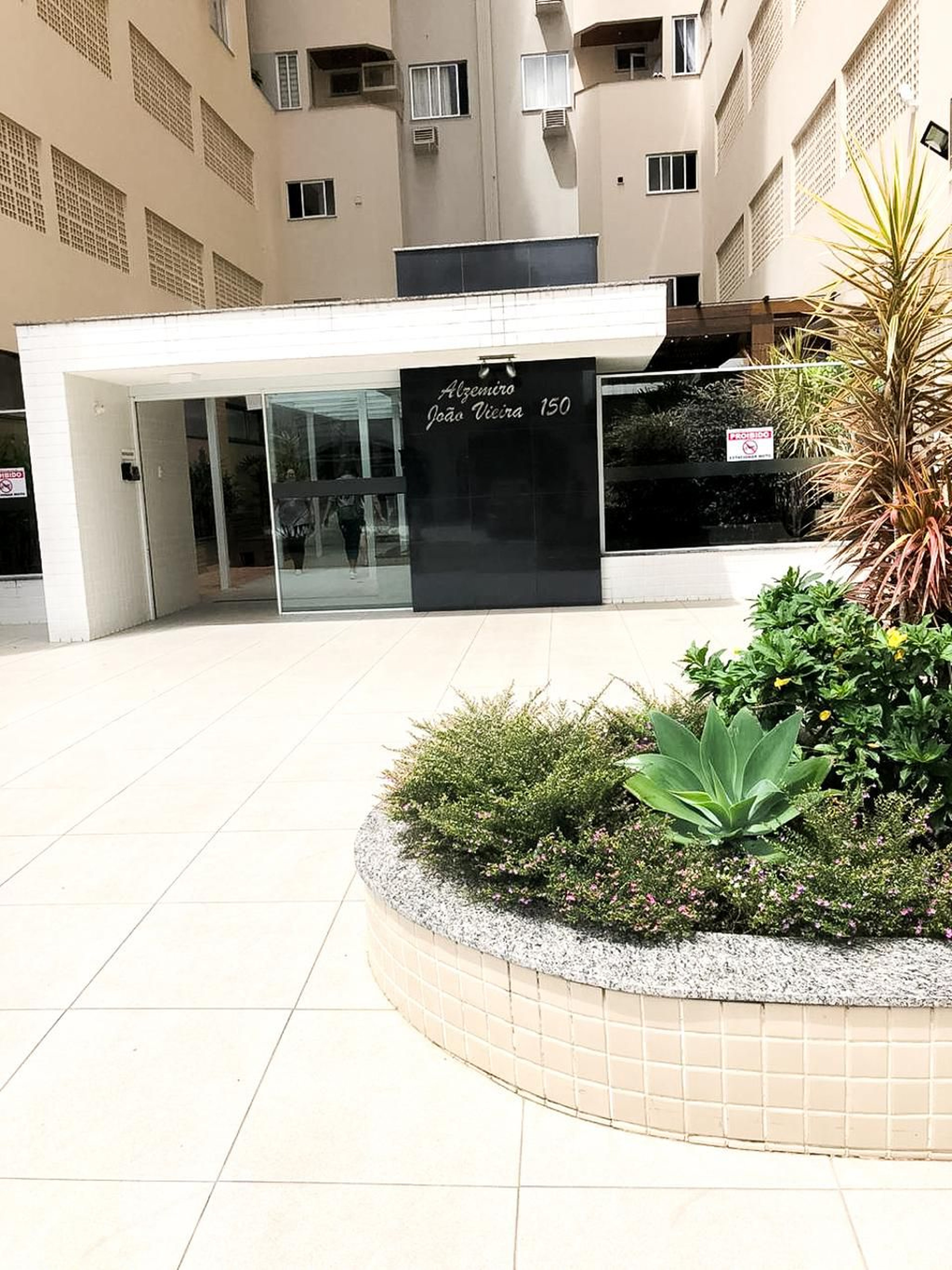 Fachada do Condomínio Condomínio Alzemiro João Vieira