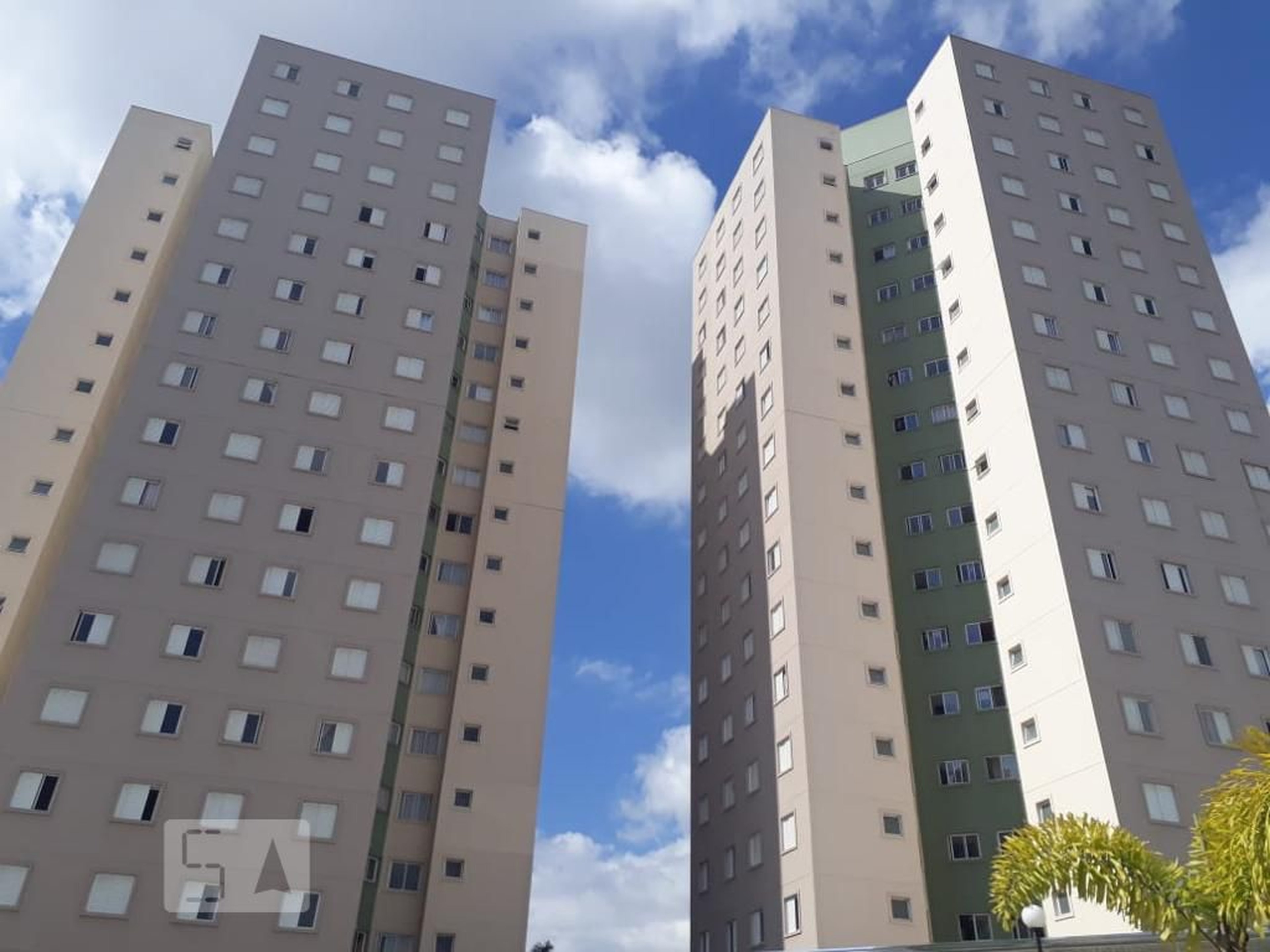 Fachada Condomínio em Rua Elizia Machado Benassi, 144