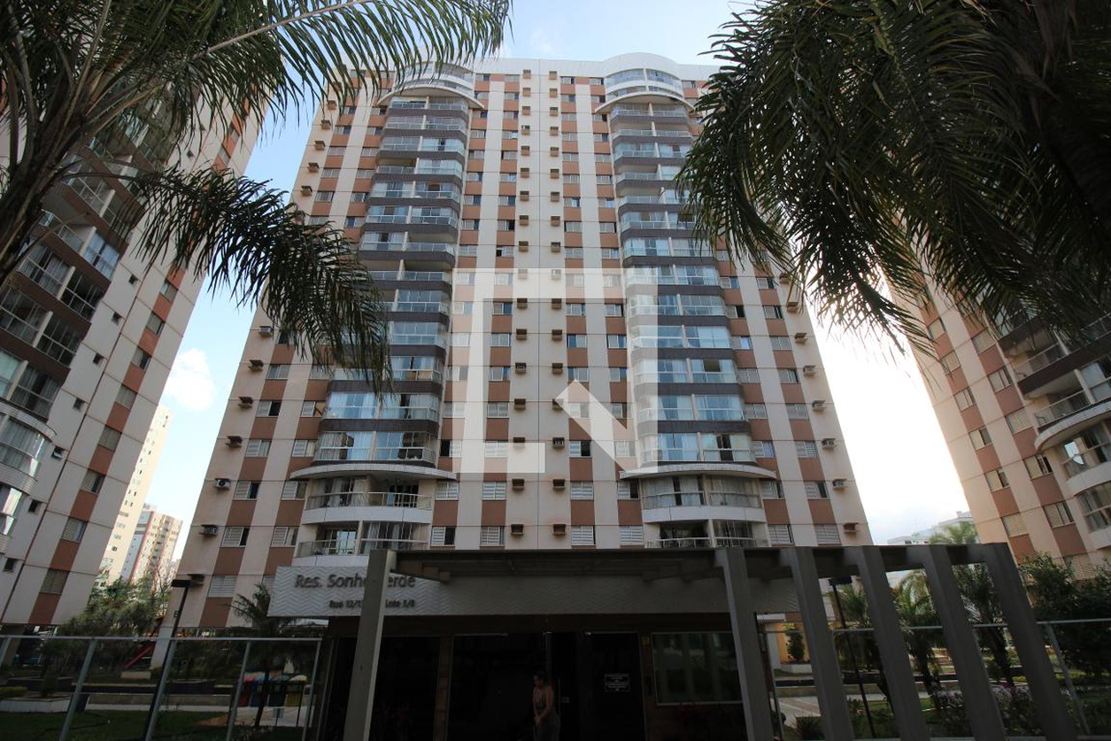 Fachada Condomínio em Rua 12 Sul, 5