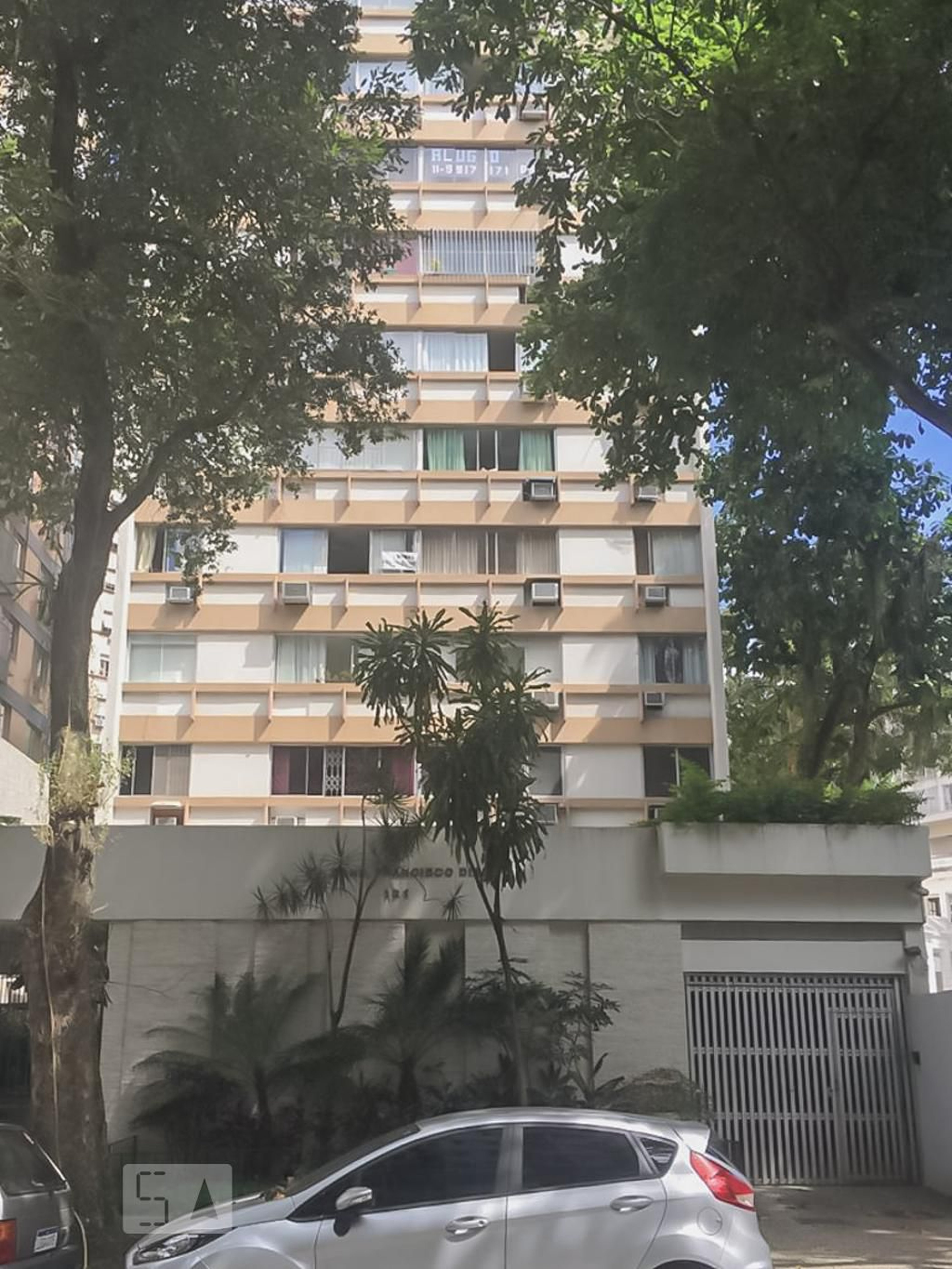 Fachada Condomínio em Rua Pereira da Silva, 121