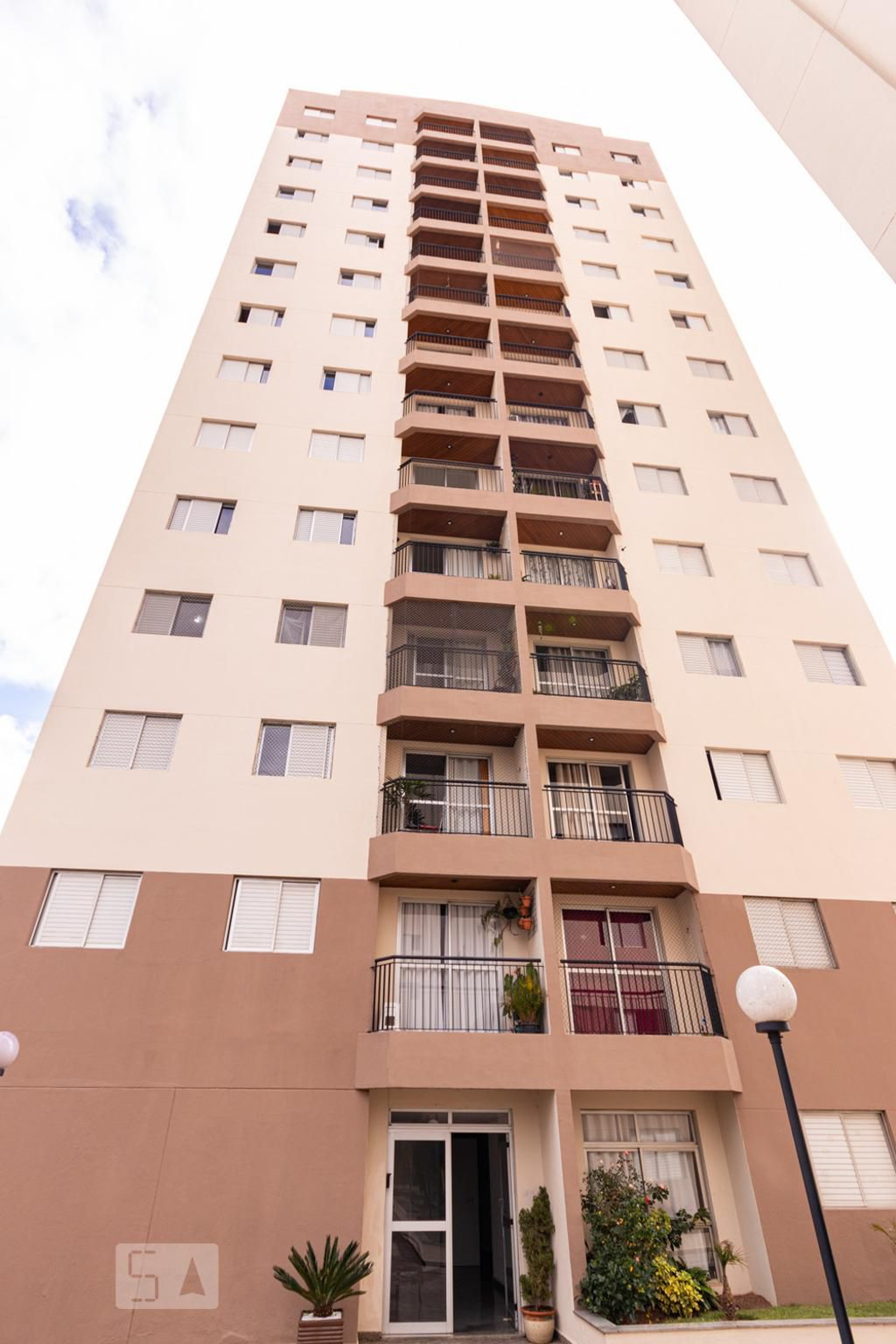 Fachada Condomínio em Rua Peixoto Gomide, 41