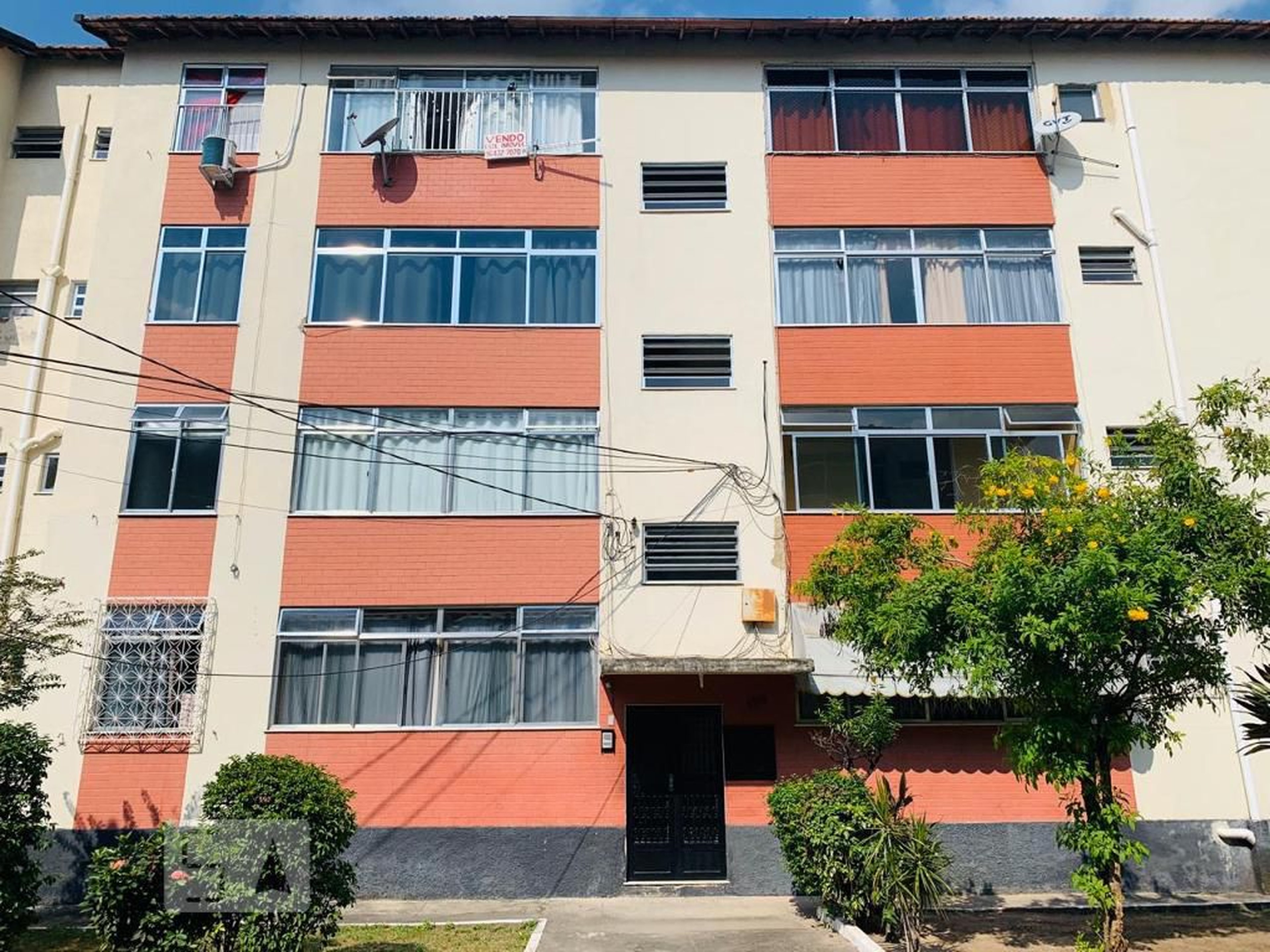 Fachada Condomínio em Rua Santa Camila Pia, 150