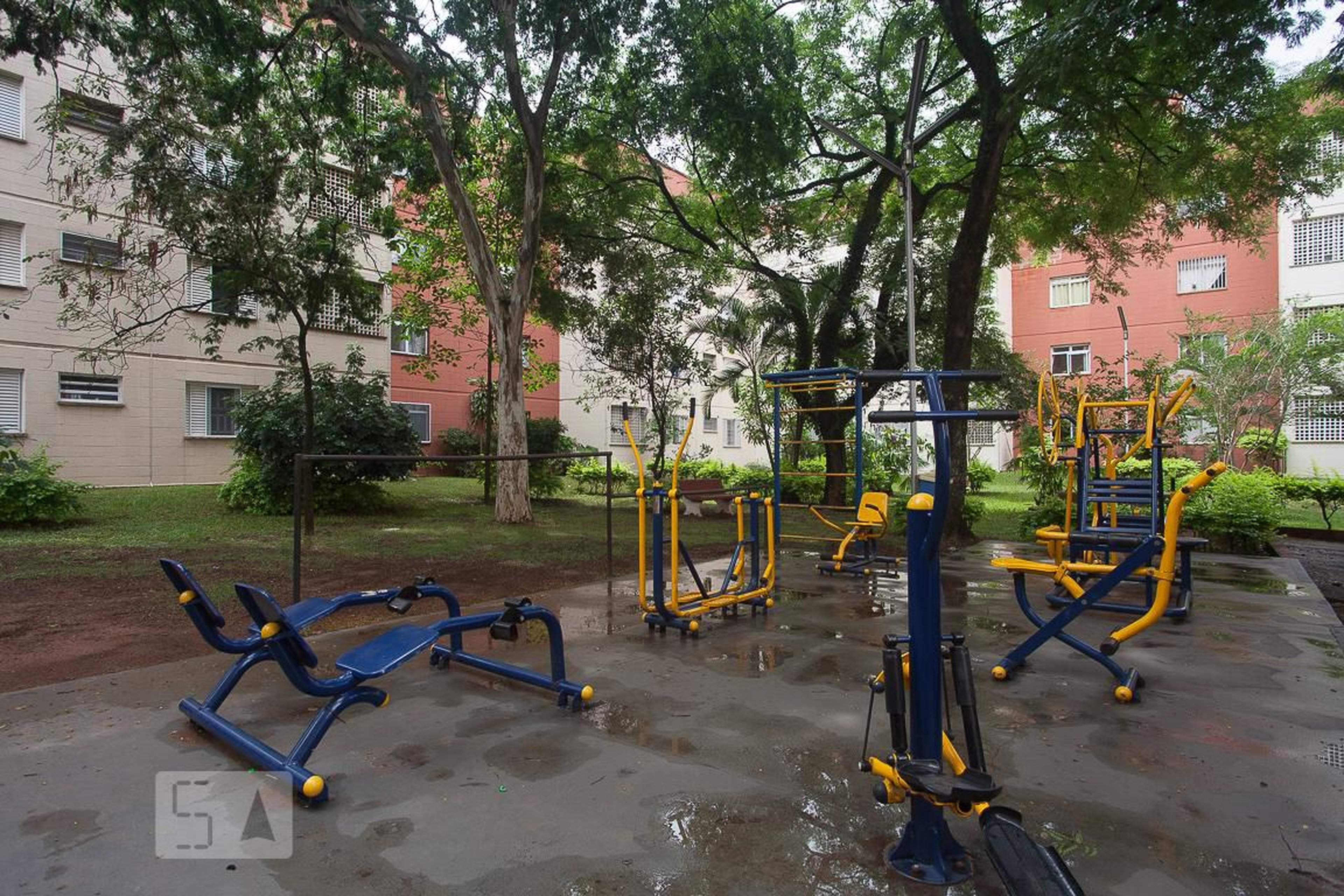 Condomínio - Amadeu Mendes