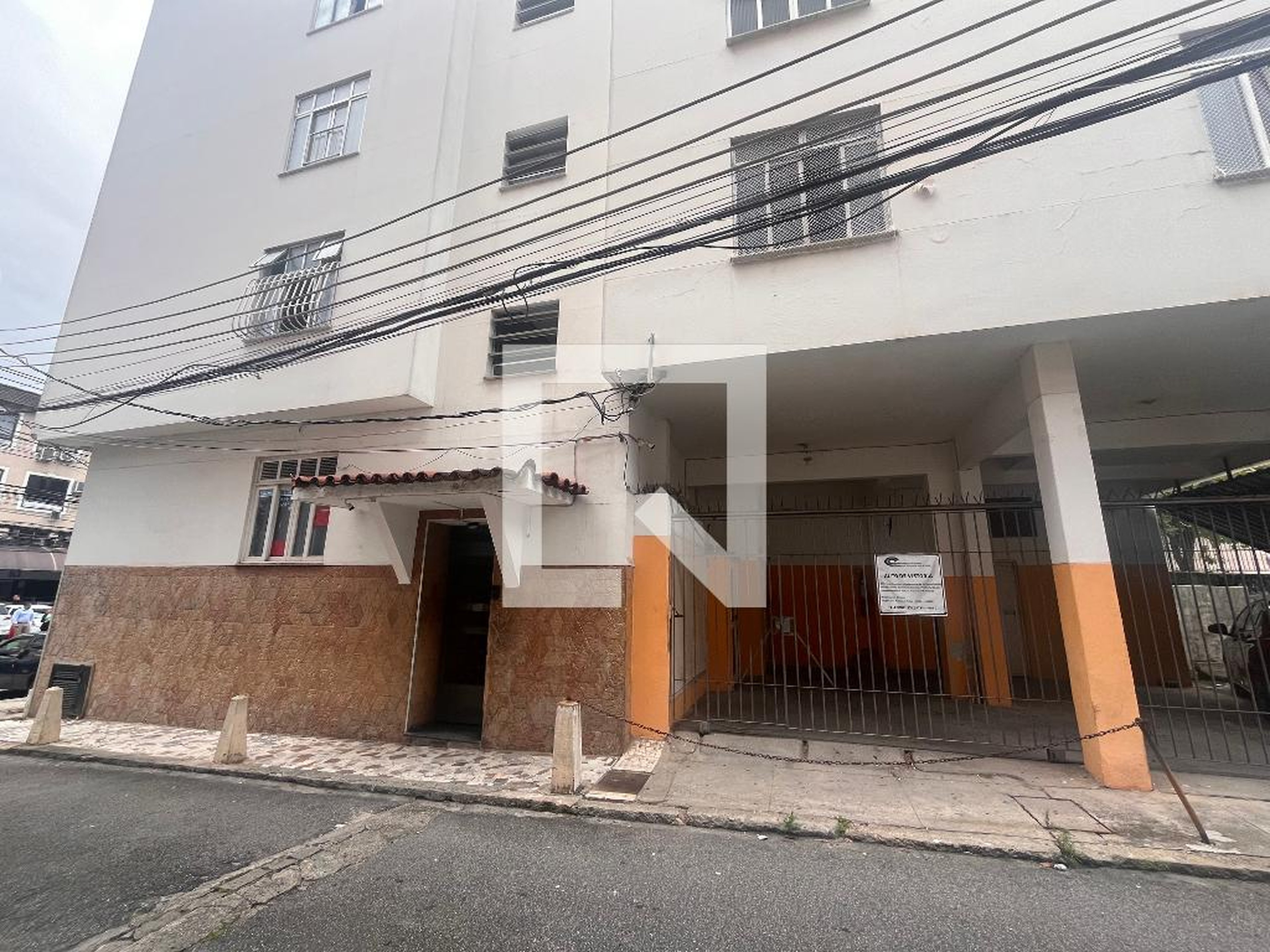 Fachada Condomínio Estrada dos Três Rios 171