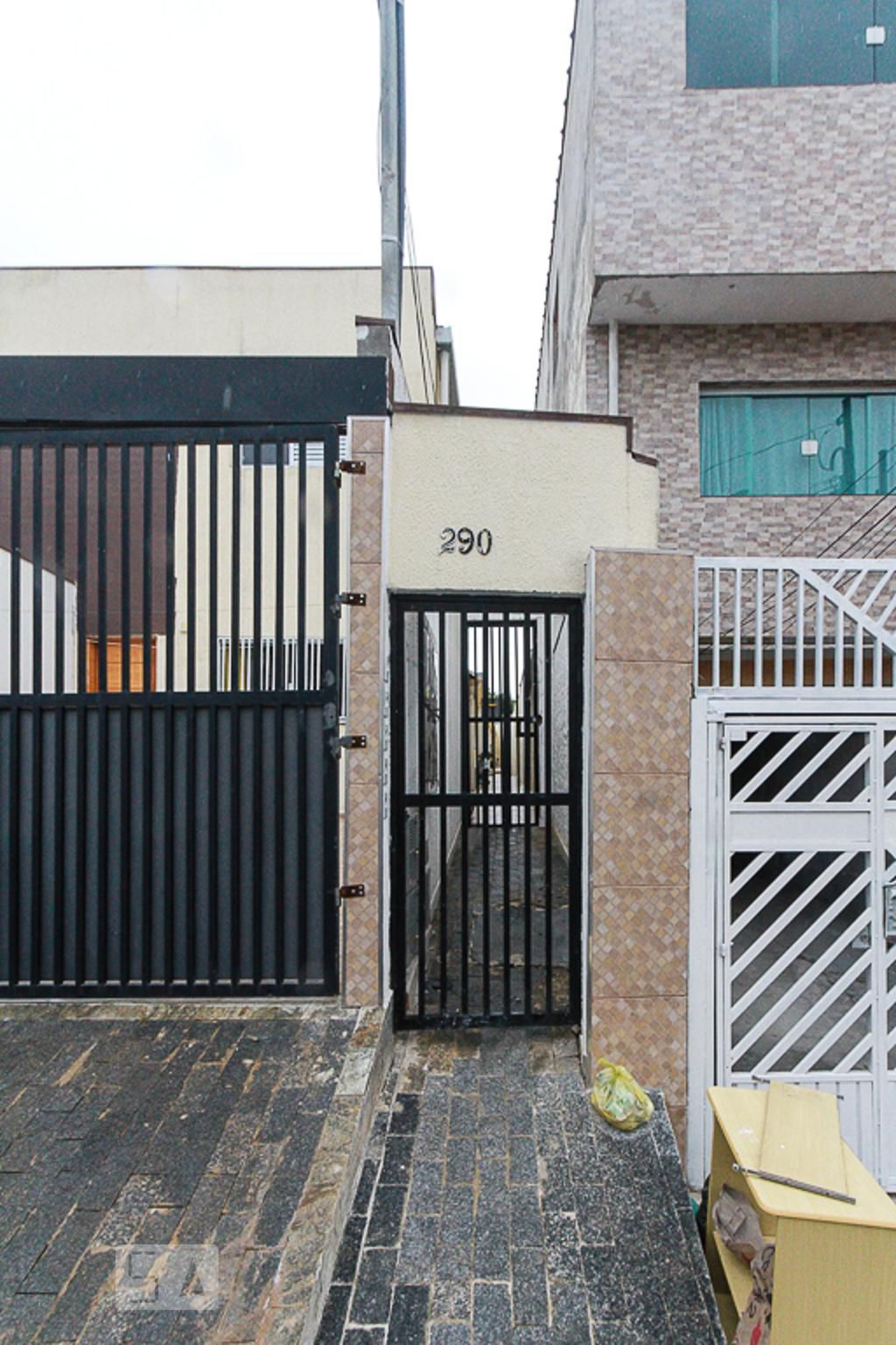 Fachada Condomínio em Rua Hermann Teles Ribeiro, 290