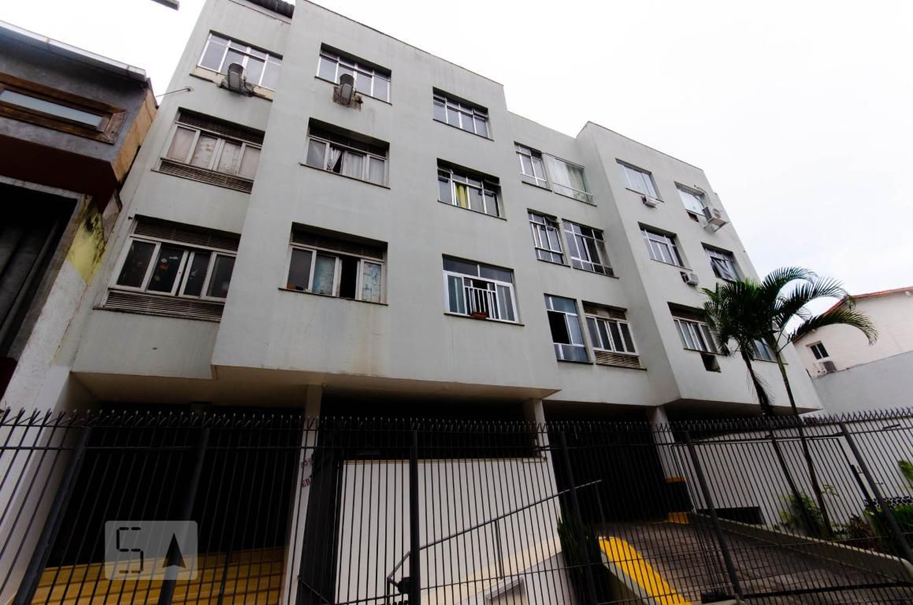 Fachada do Condomínio Edifício Robhel