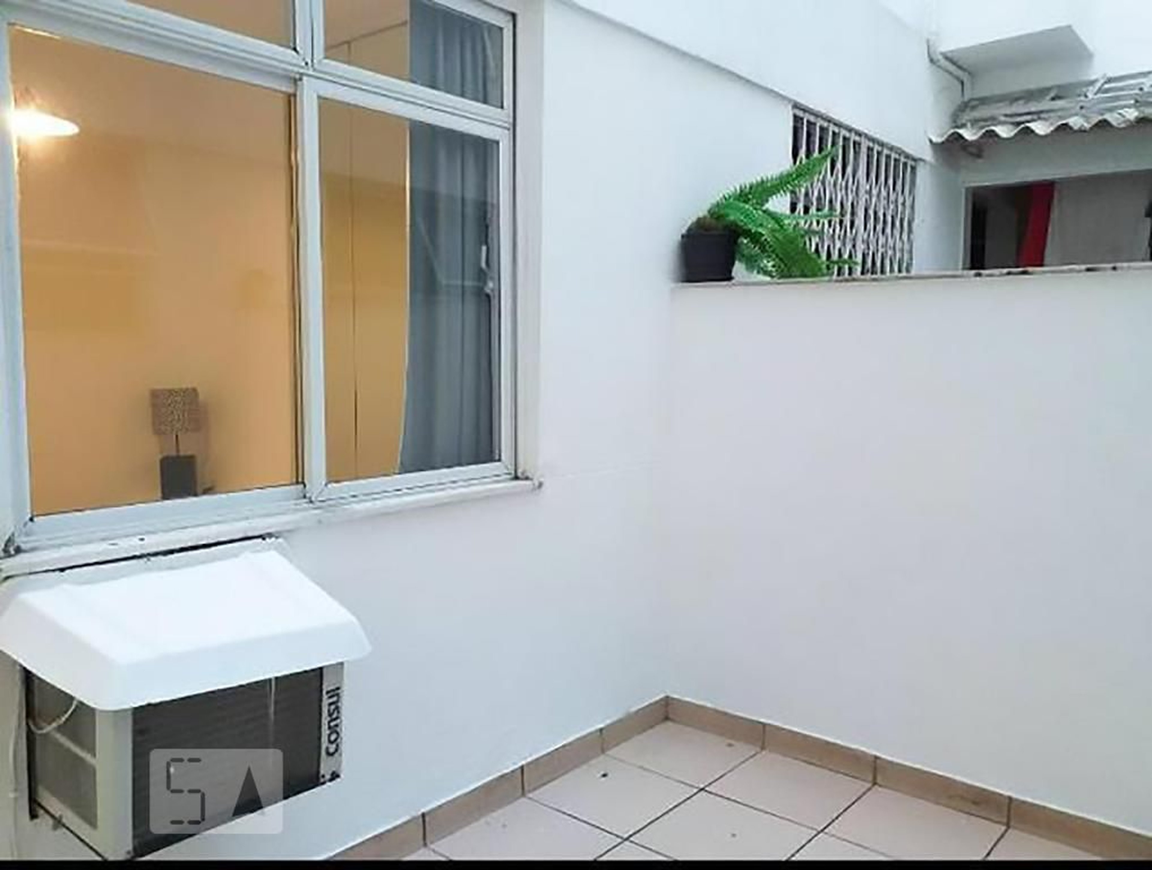 Área Externa Condomínio em Rua Francisco Otaviano, 64