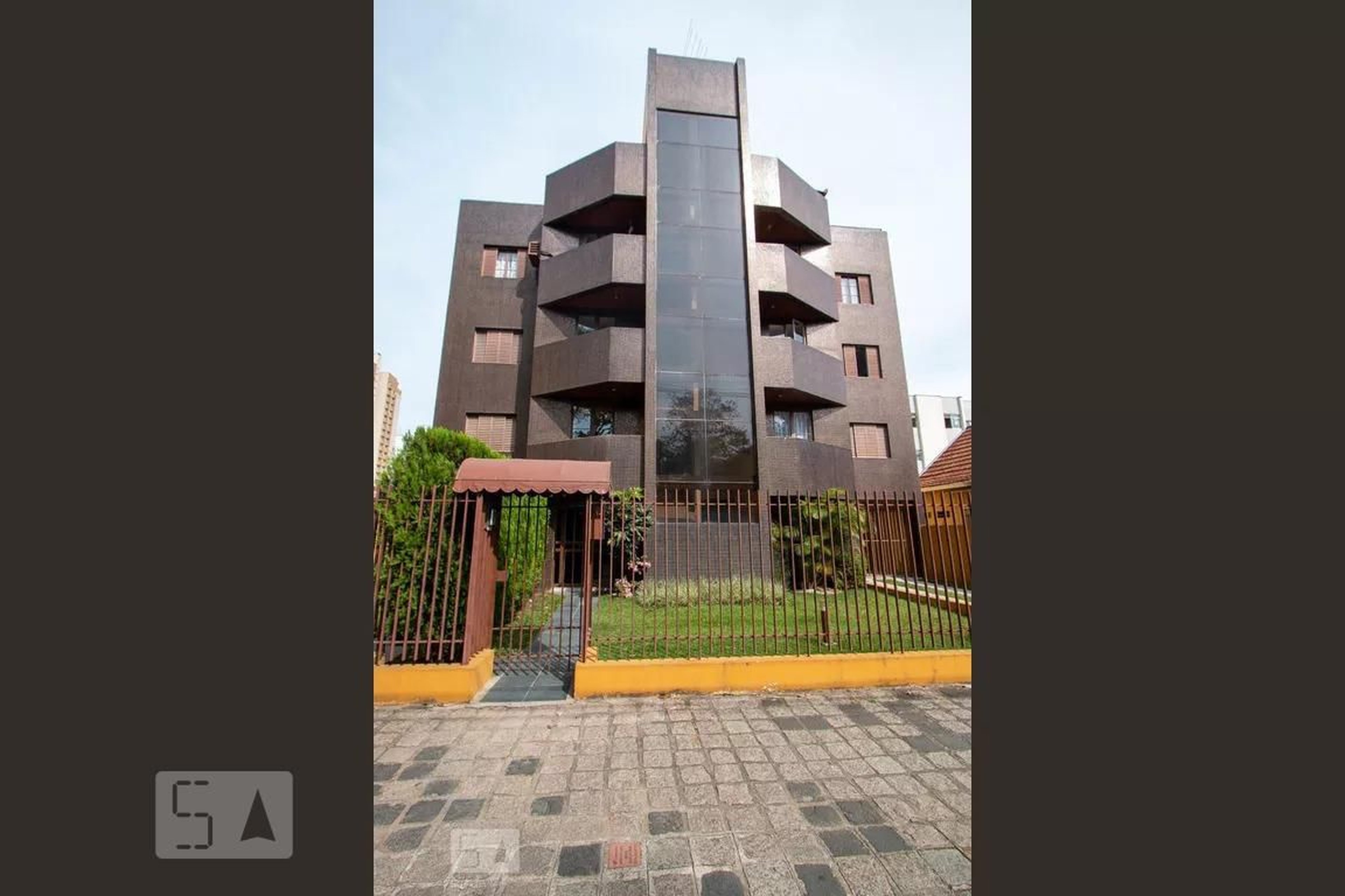 Fachada Condomínio em Rua Padre Germano Mayer, 223