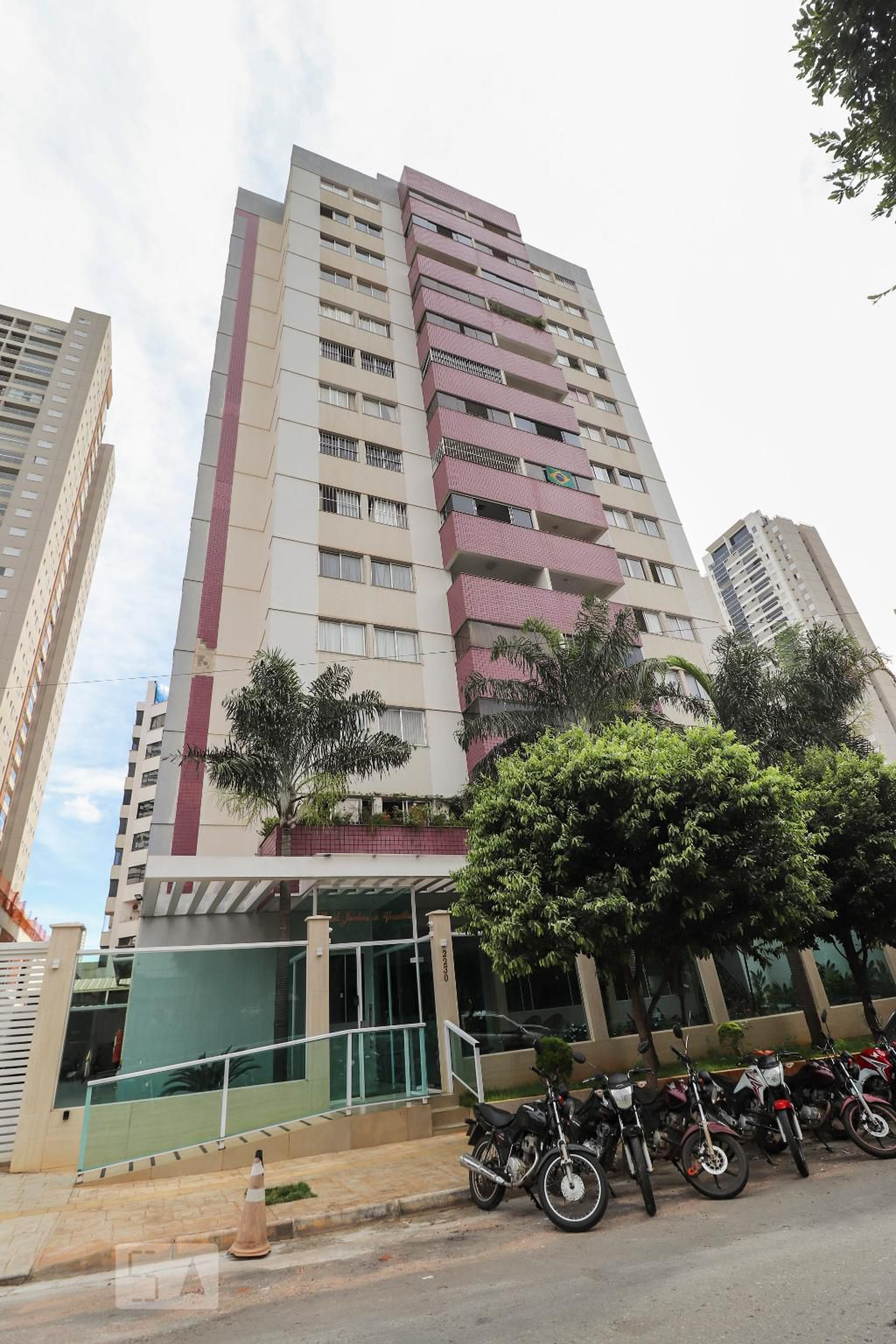 Fachada Condomínio Jardins Versailles