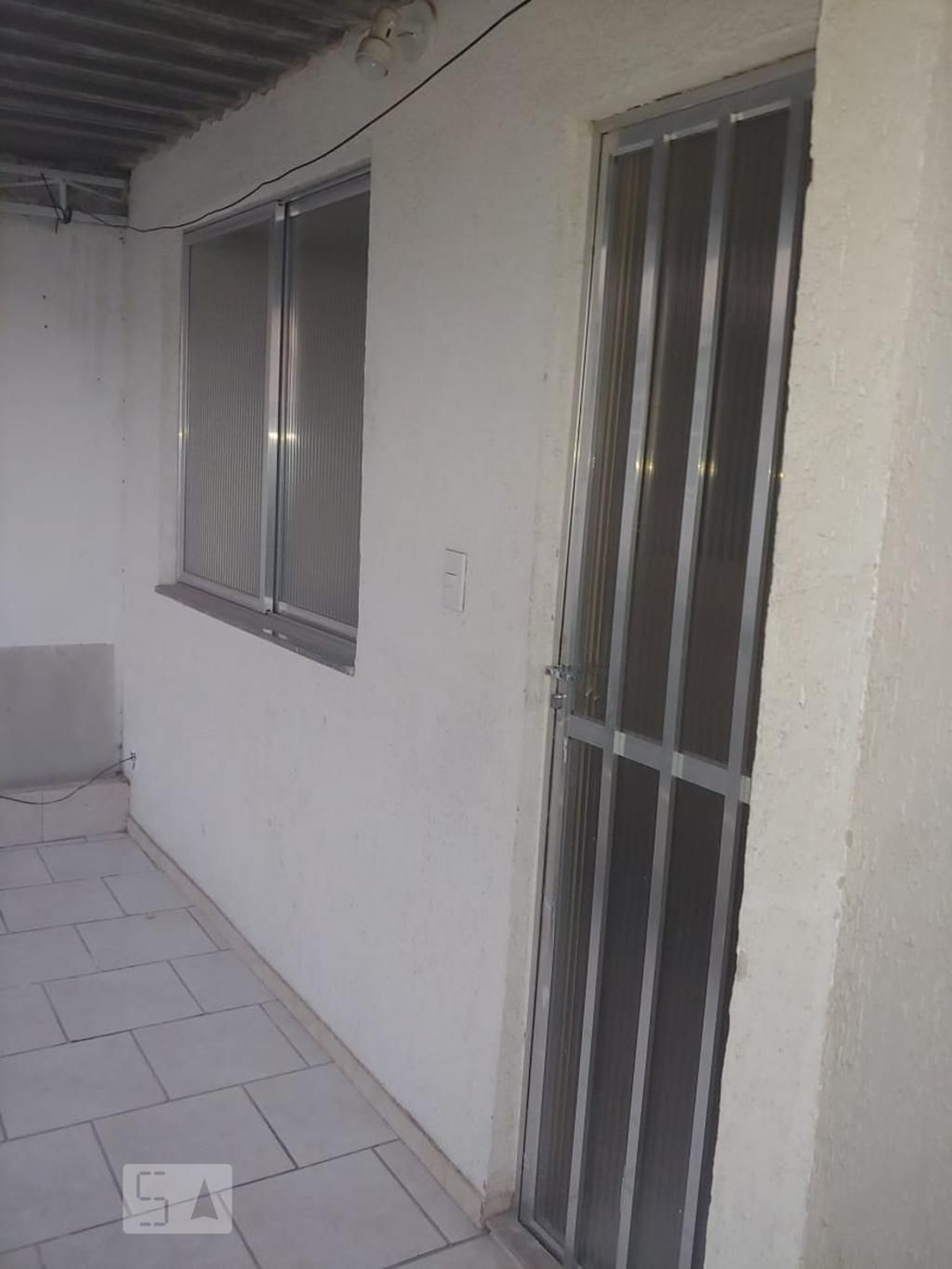 Entrada Condomínio em Rua do Pirilampo, 251 A