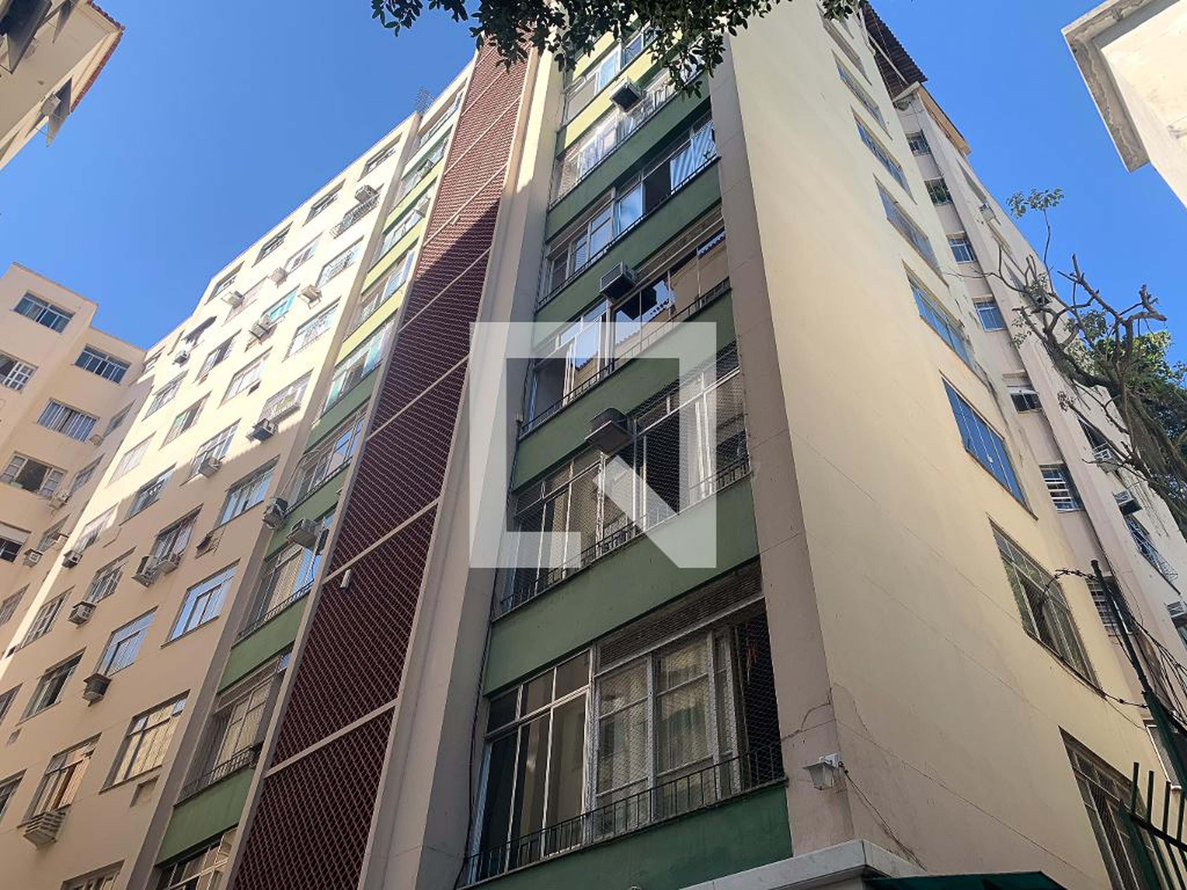 Fachada do Prédio Condomínio em Praça Presidente Aguirre Cerda, 45