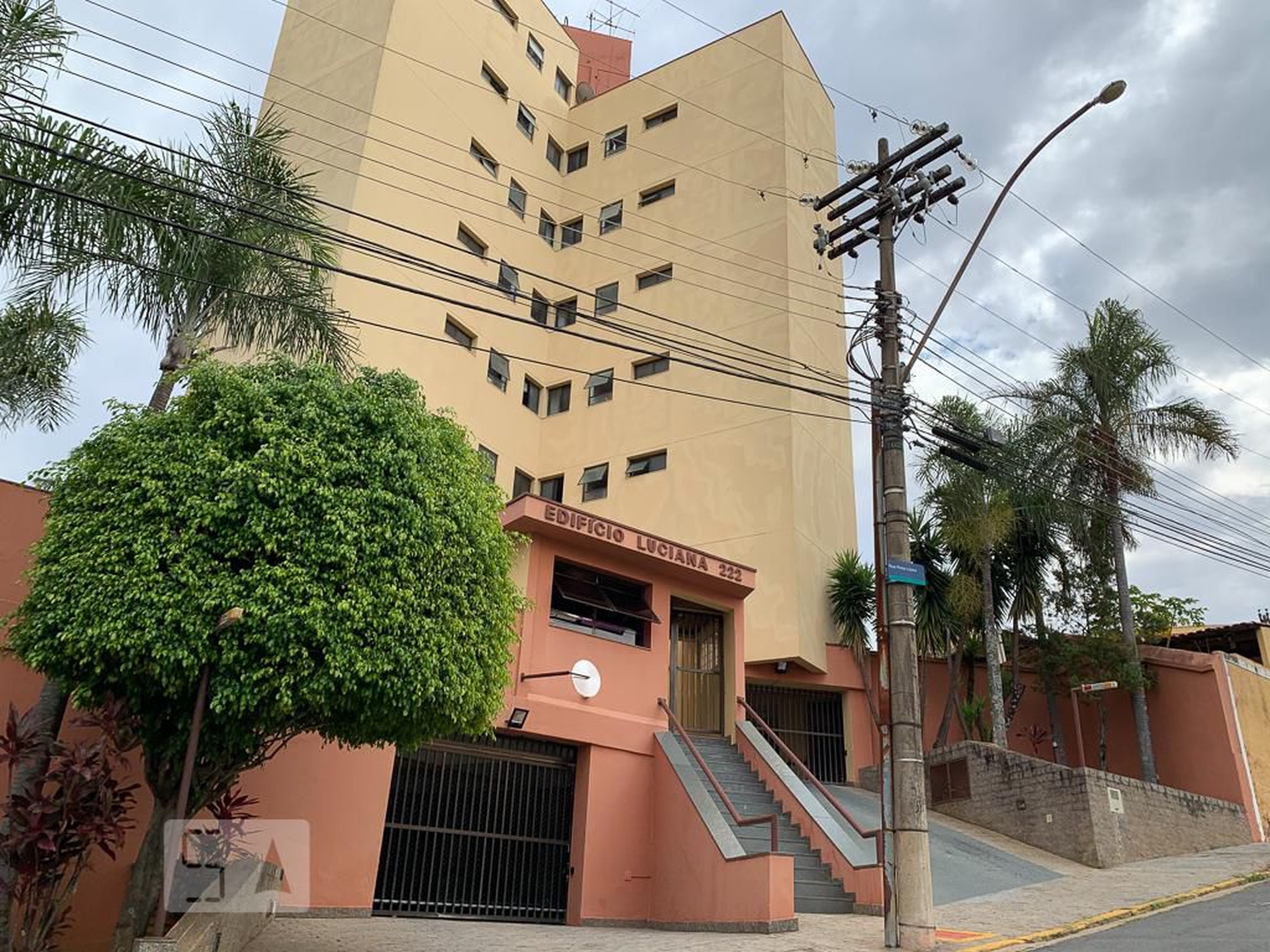 Fachada Condomínio em Rua Rosa Lopes, 222