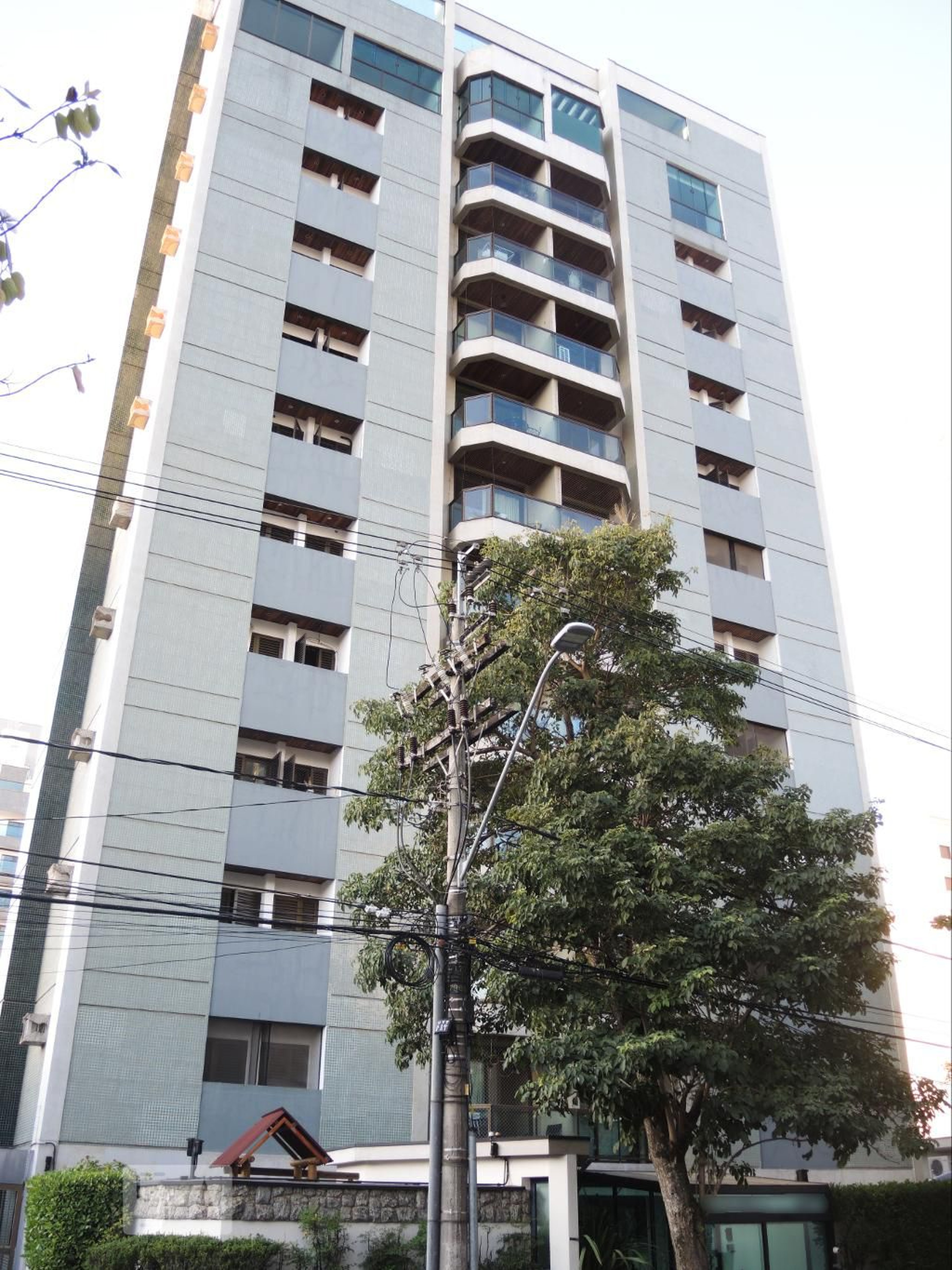 Fachada do Prédio Condomínio em Rua dos Bandeirantes, 607