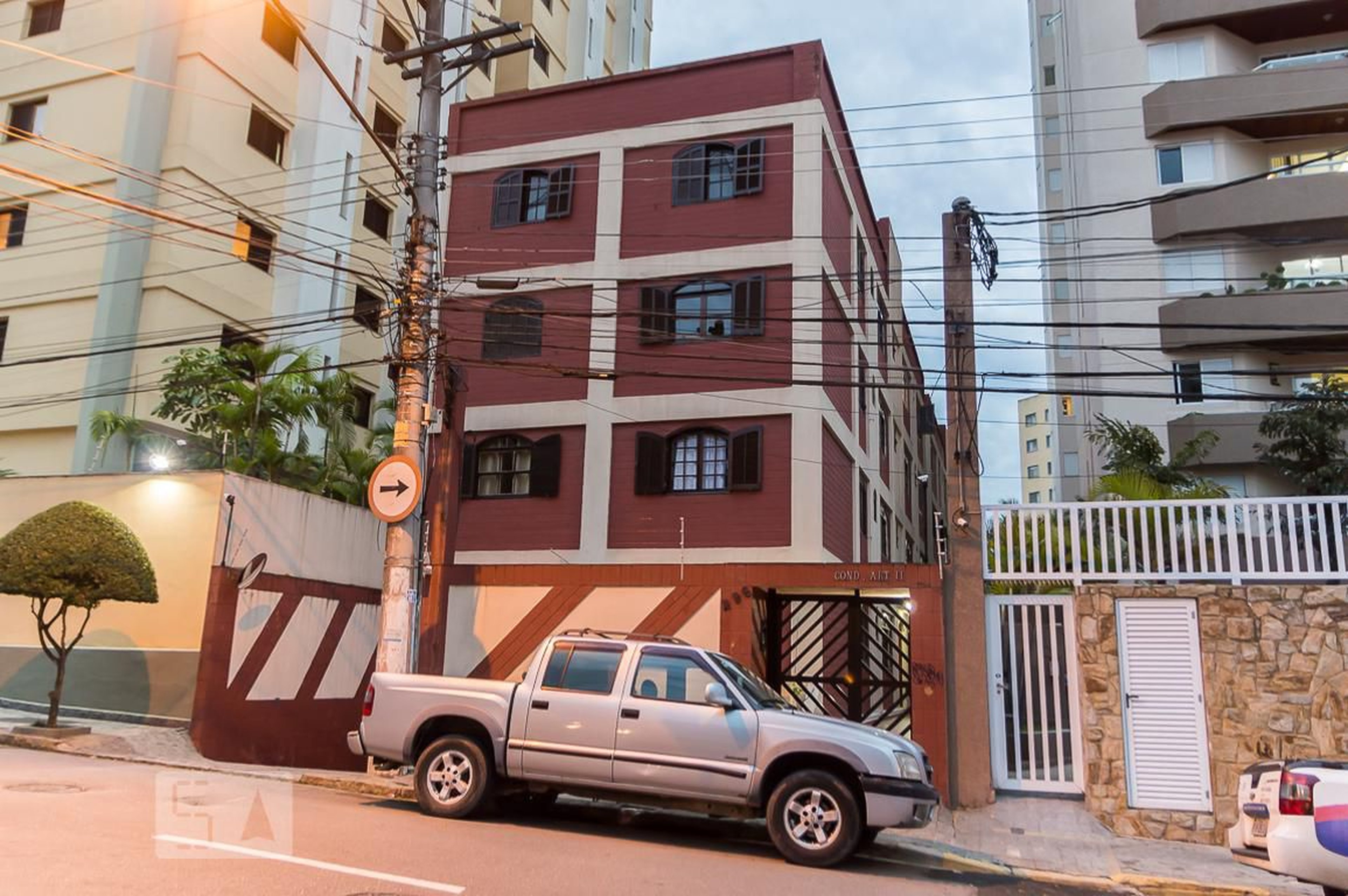 Fachada do Prédio Condomínio em Rua Brasílio Machado, 296