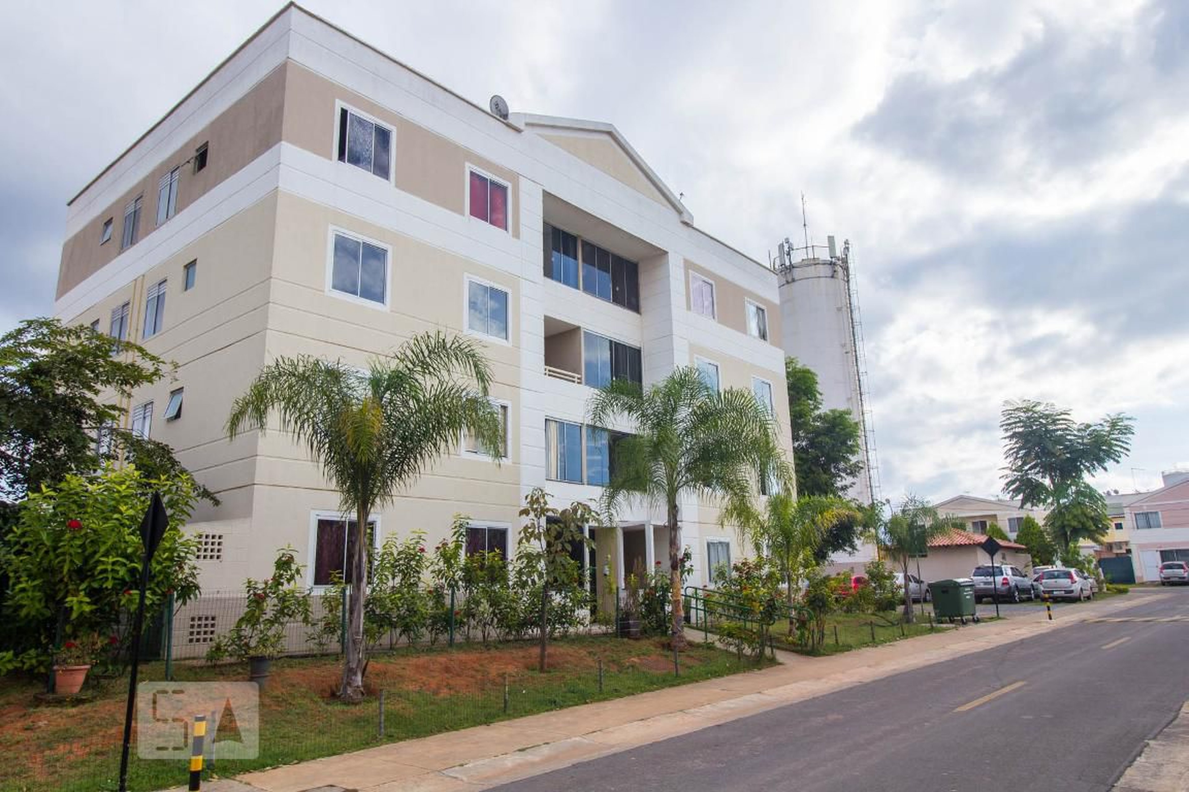 Fachada Condomínio em Rua 1, 4