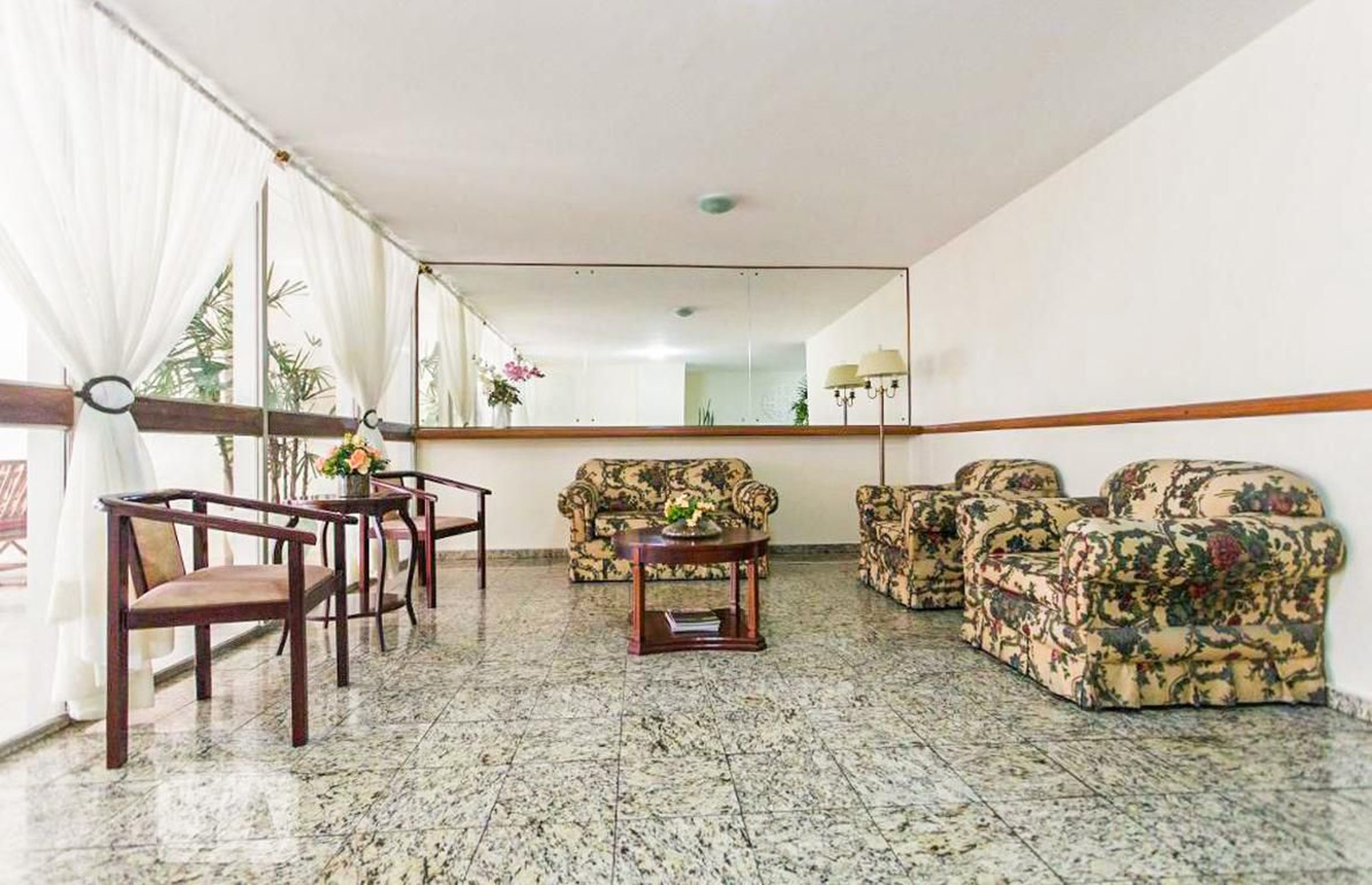 Hall de entrada Condomínio em Largo São Bento, 60