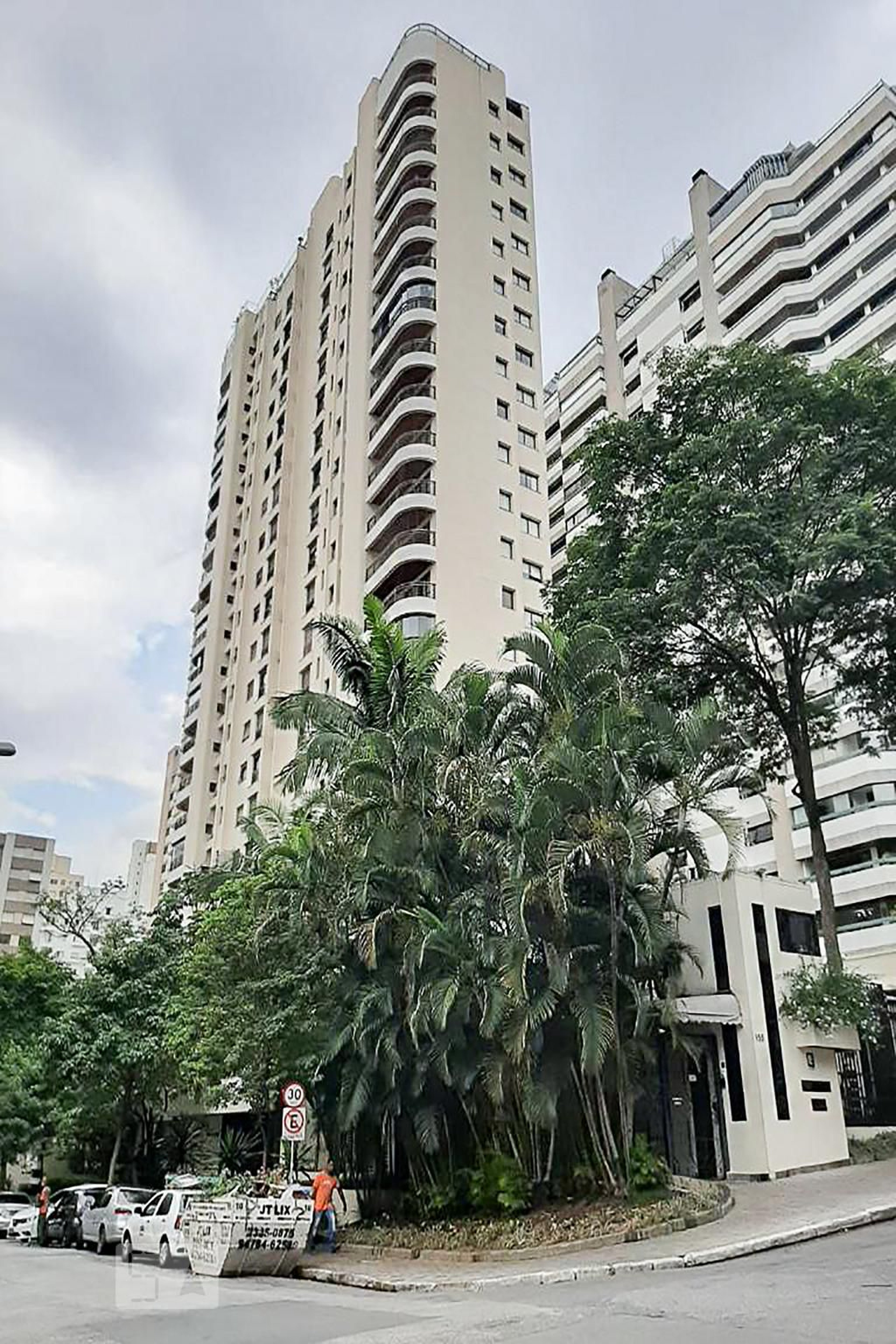 Fachada Condomínio em Rua Pintassilgo, 230