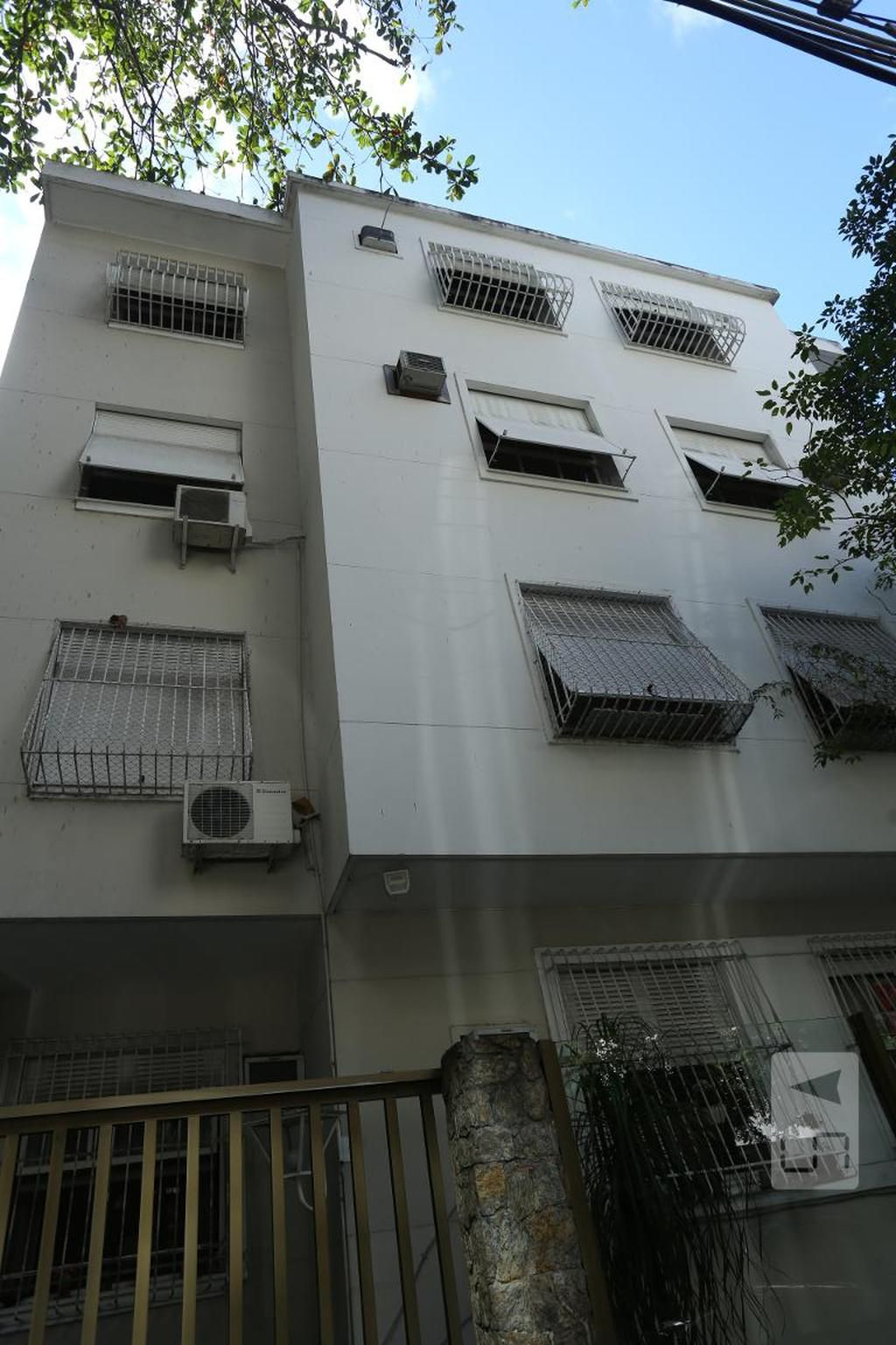 Fachada Condomínio em Rua Décio Vilares, 346