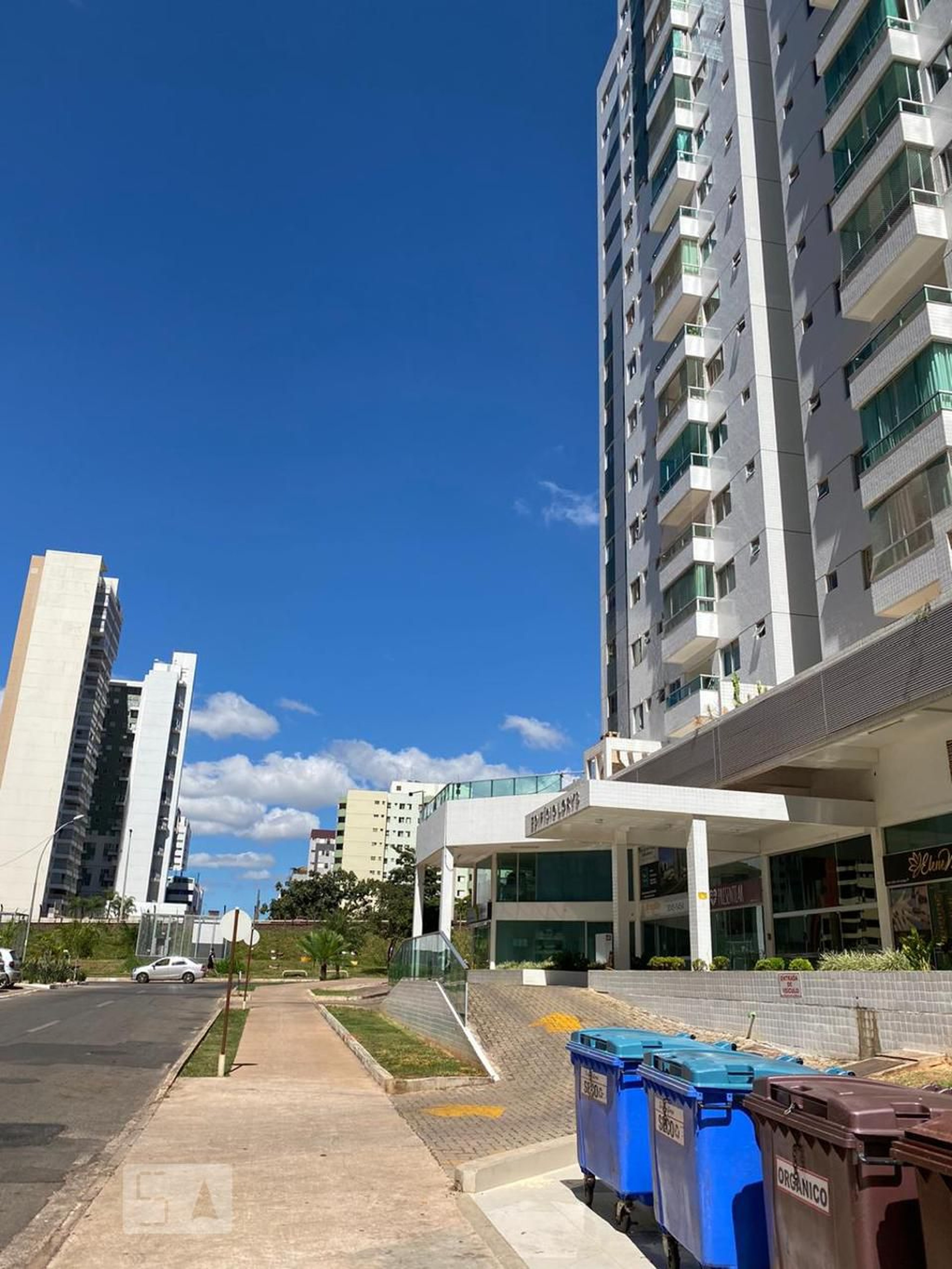 Fachada Condomínio em Rua 19 Norte, 5